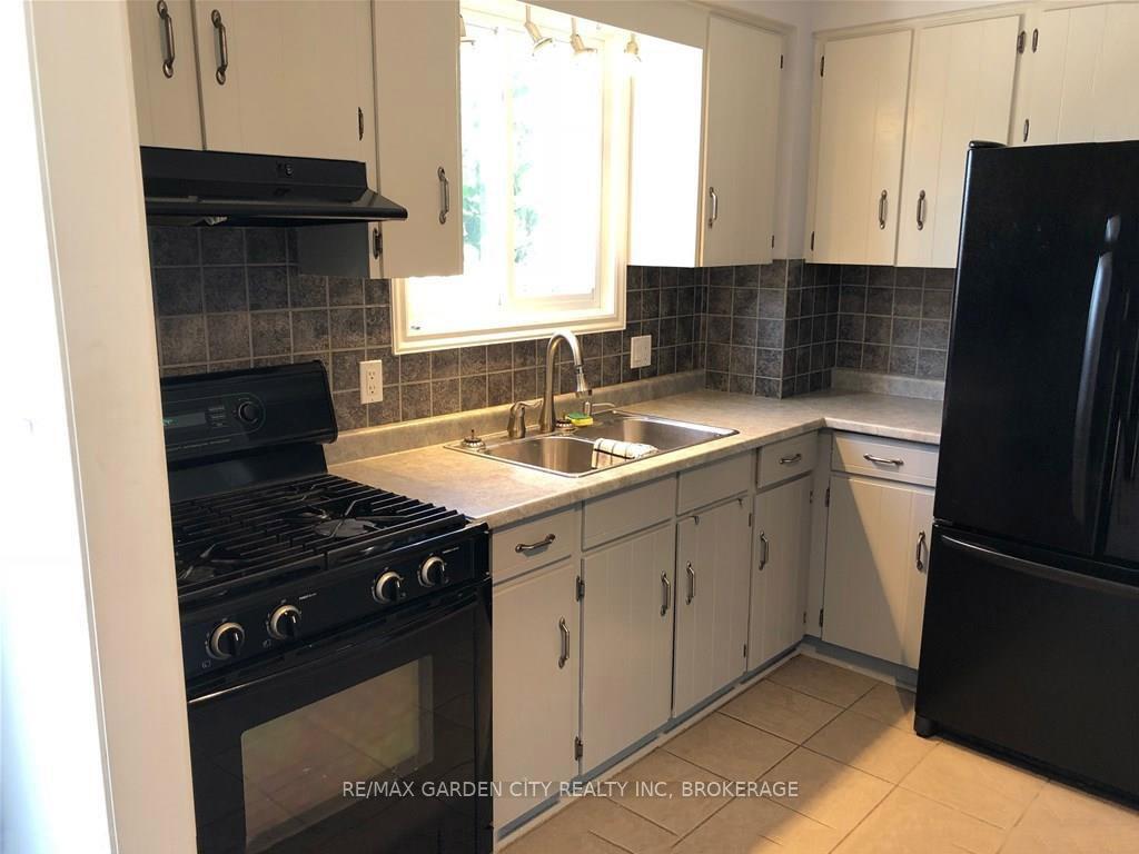 Photo 6 of 29 St. Hilda'S Court, St. Catharines, Haig — HOMEH