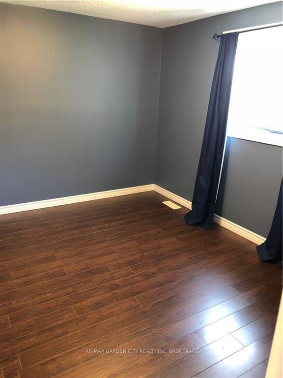 Photo 9 of 29 St. Hilda'S Court, St. Catharines, Haig — HOMEH