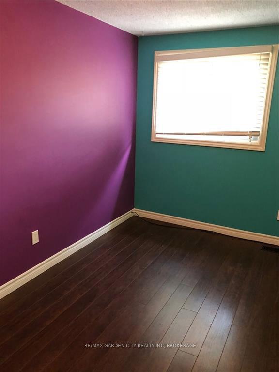 Photo 10 of 29 St. Hilda'S Court, St. Catharines, Haig — HOMEH