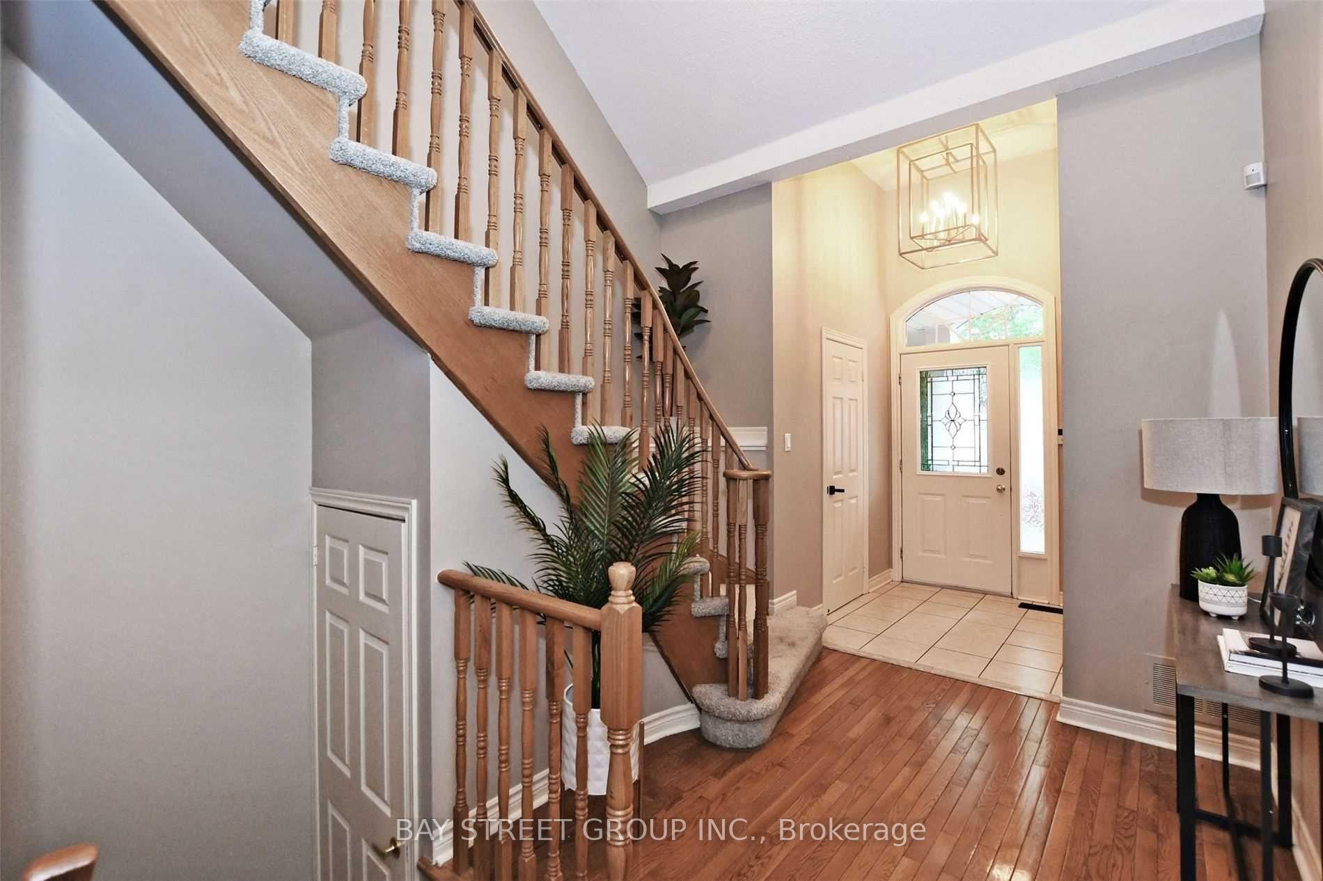 Photo 3 of 54 Earl Stewart Drive, Aurora, Bayview Wellington — HOMEH