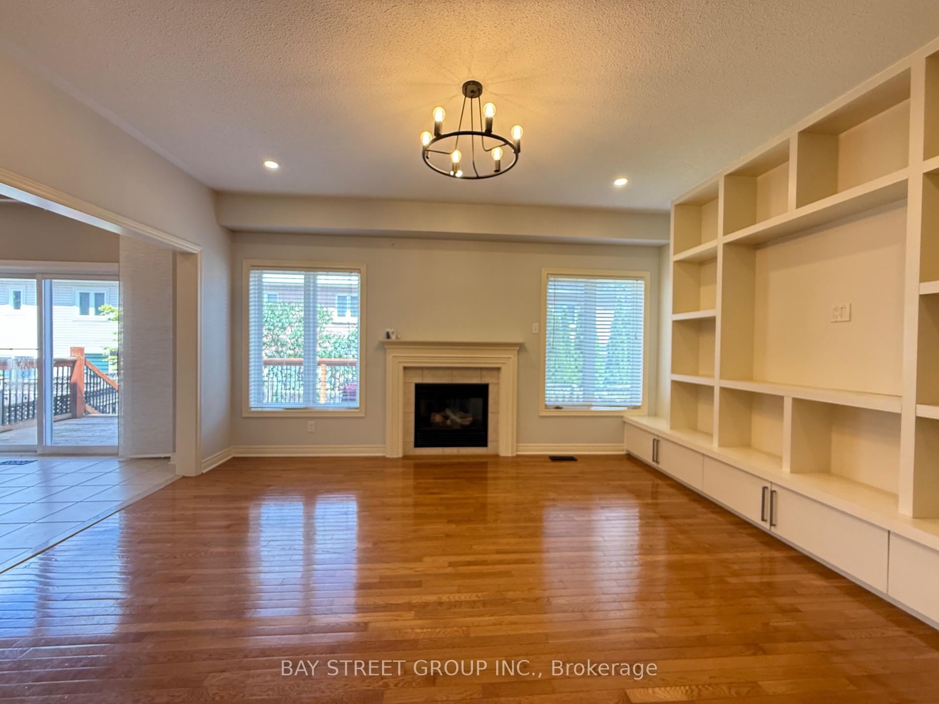 Photo 4 of 54 Earl Stewart Drive, Aurora, Bayview Wellington — HOMEH