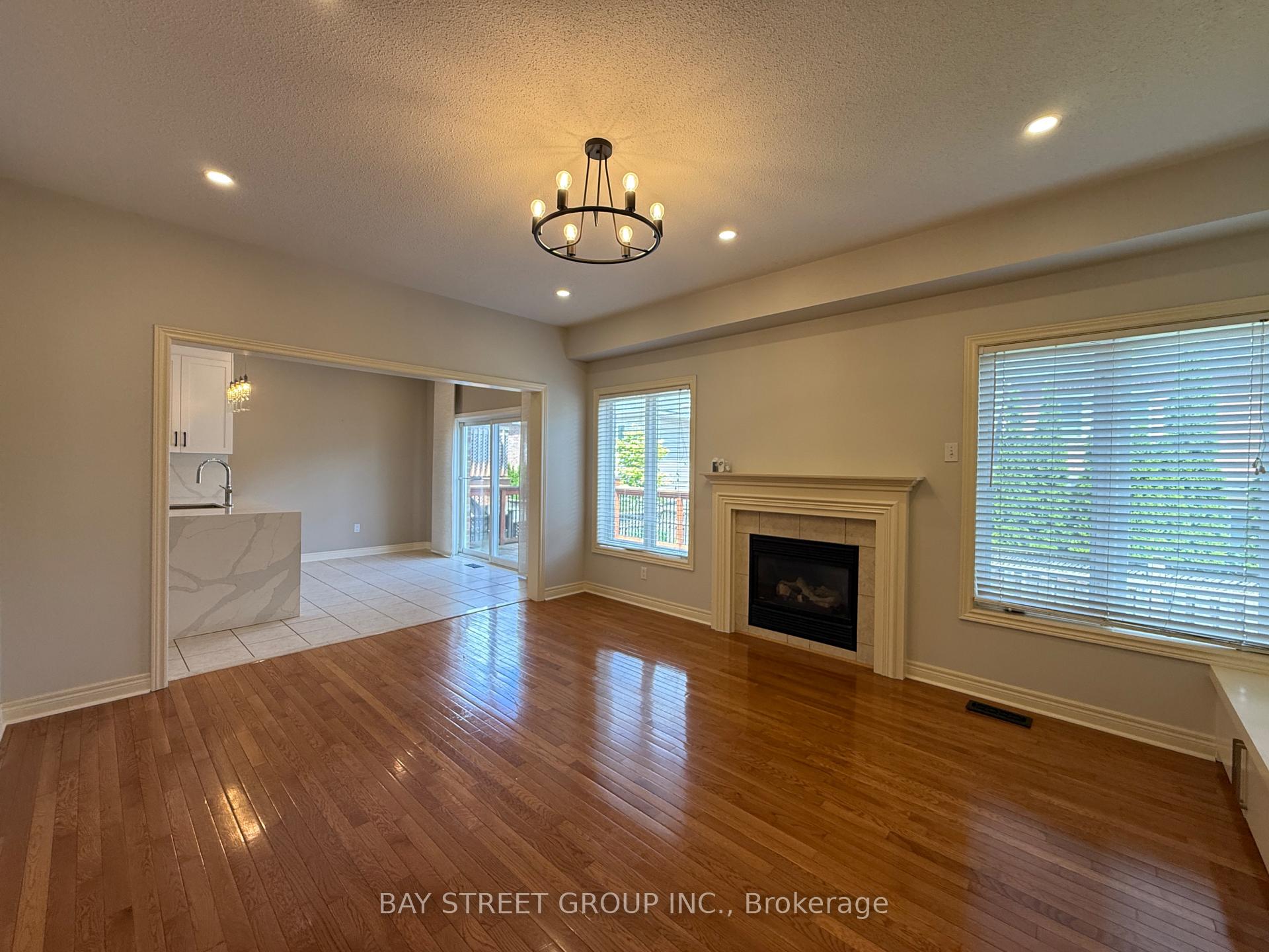 Photo 6 of 54 Earl Stewart Drive, Aurora, Bayview Wellington — HOMEH