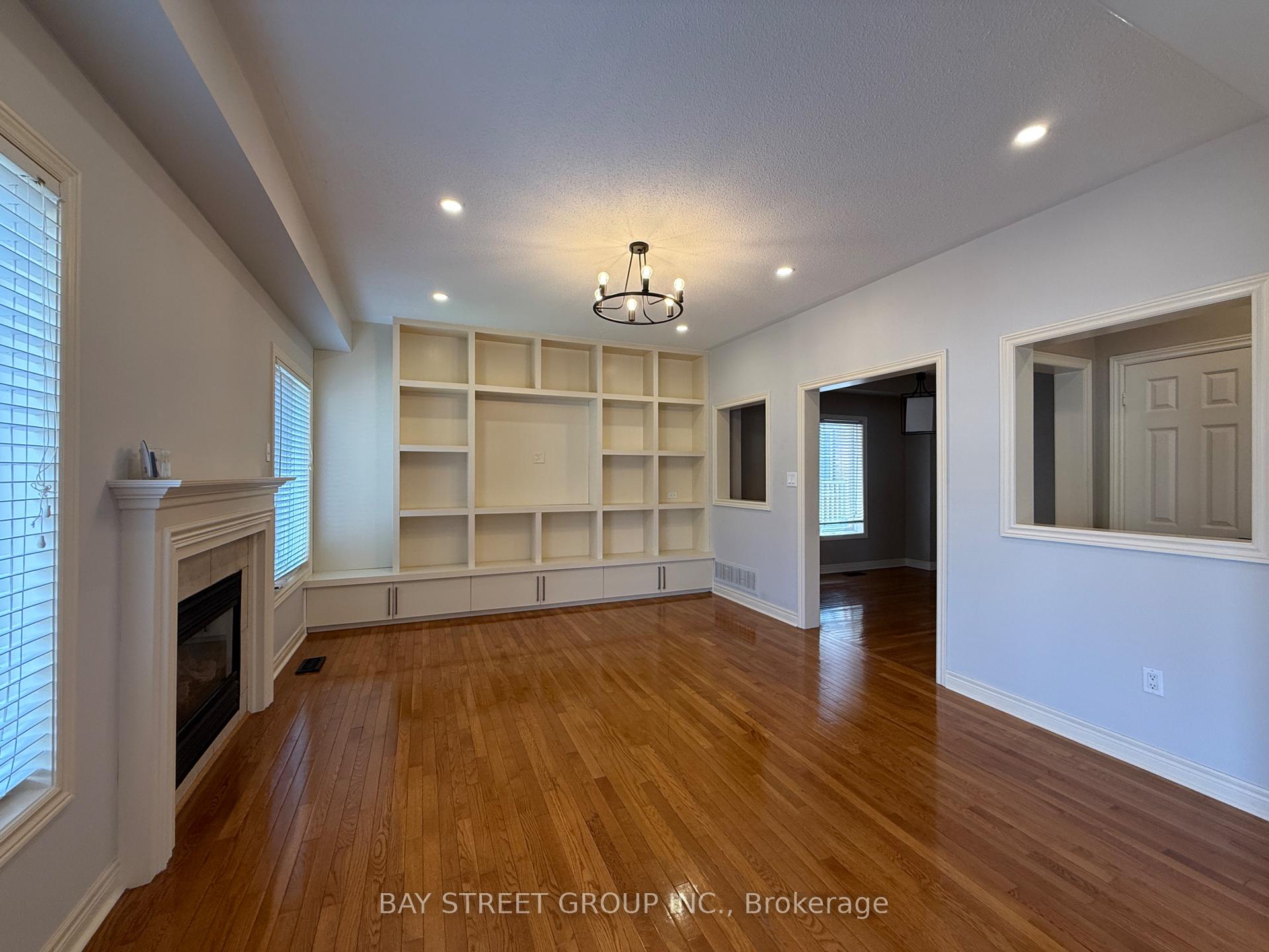 Photo 7 of 54 Earl Stewart Drive, Aurora, Bayview Wellington — HOMEH