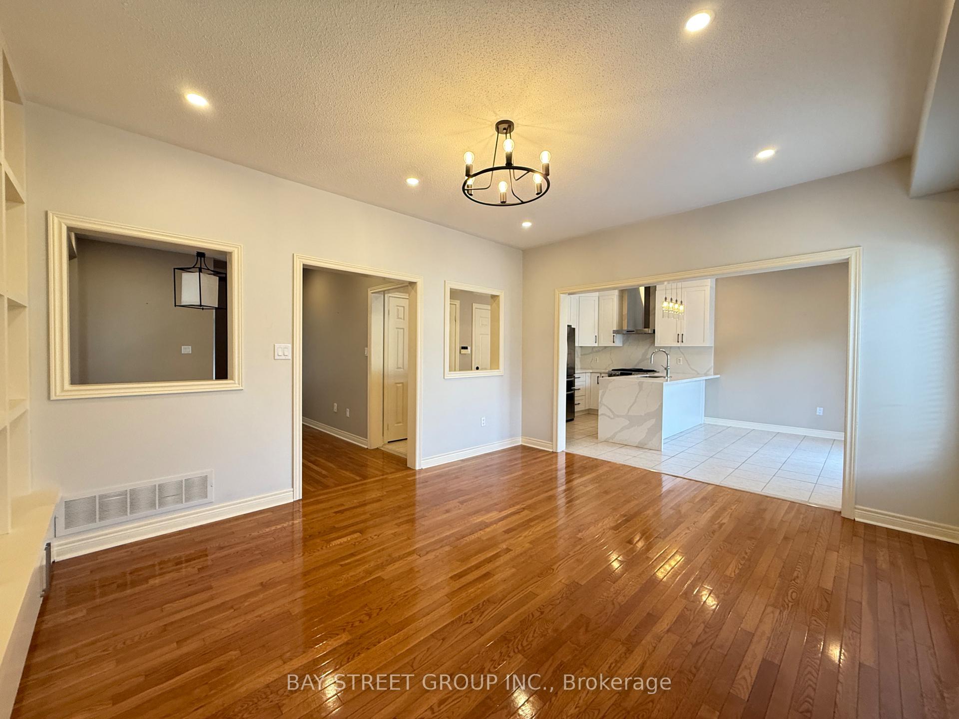 Photo 8 of 54 Earl Stewart Drive, Aurora, Bayview Wellington — HOMEH
