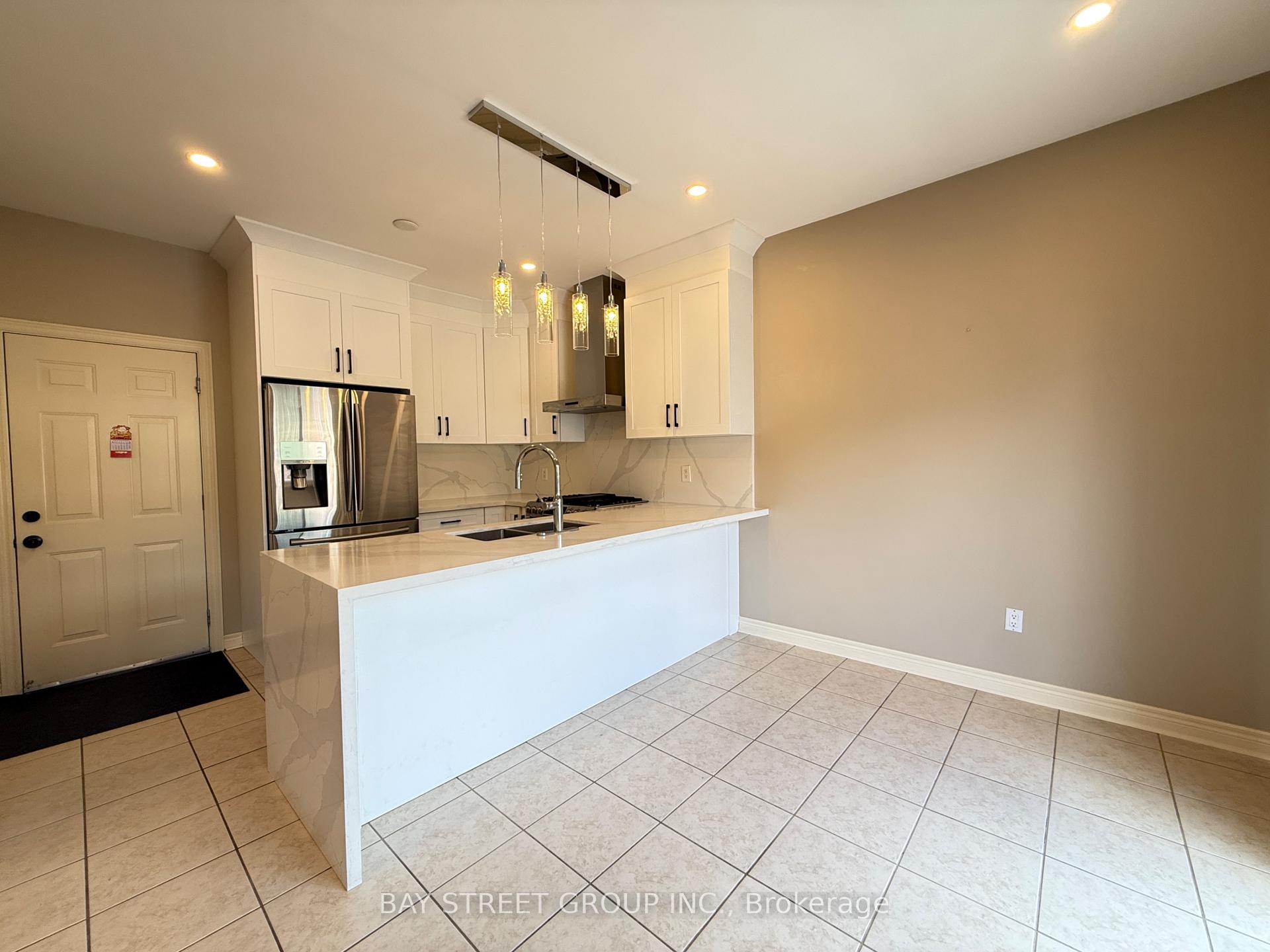 Photo 10 of 54 Earl Stewart Drive, Aurora, Bayview Wellington — HOMEH