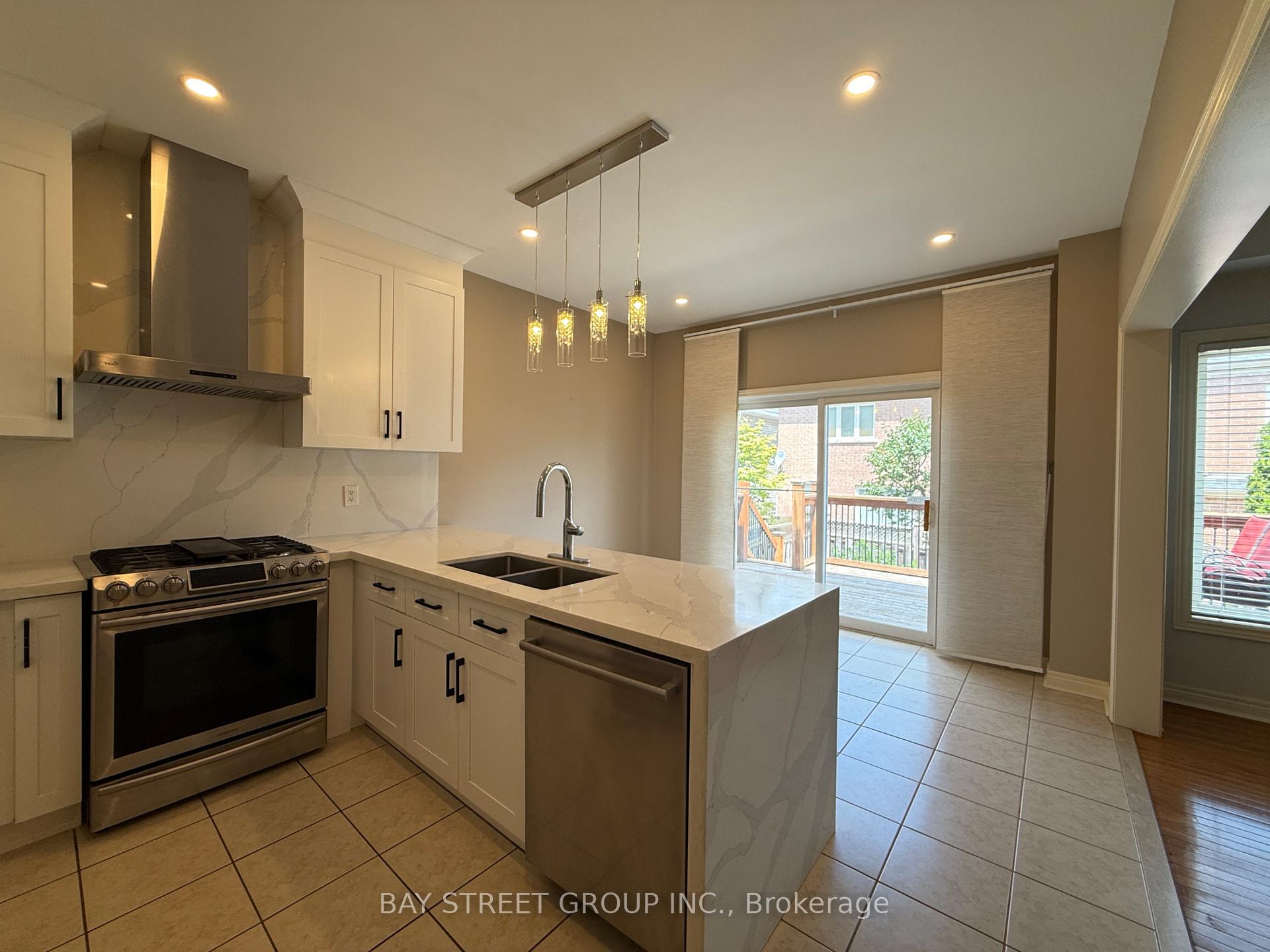 Photo 11 of 54 Earl Stewart Drive, Aurora, Bayview Wellington — HOMEH
