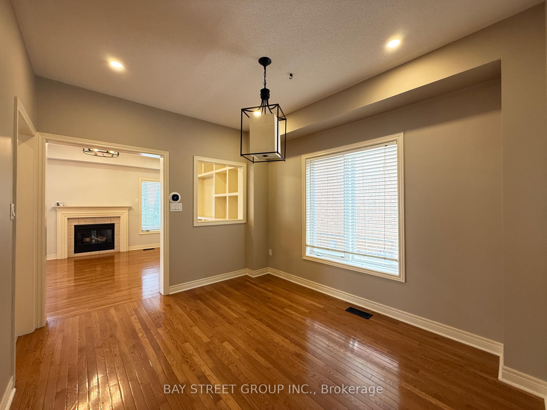 Photo 12 of 54 Earl Stewart Drive, Aurora, Bayview Wellington — HOMEH