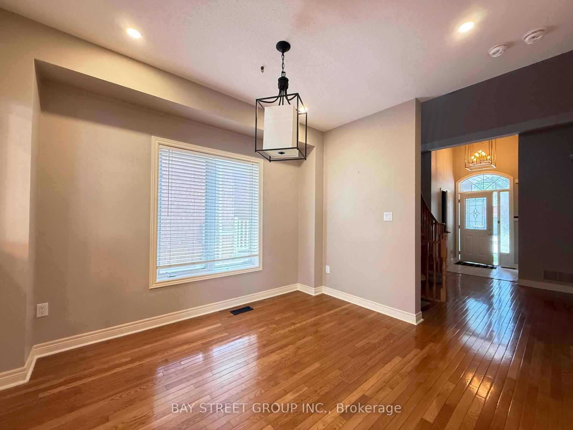 Photo 14 of 54 Earl Stewart Drive, Aurora, Bayview Wellington — HOMEH