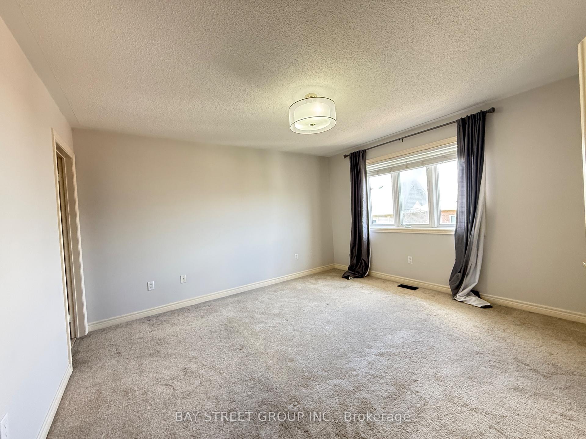 Photo 16 of 54 Earl Stewart Drive, Aurora, Bayview Wellington — HOMEH