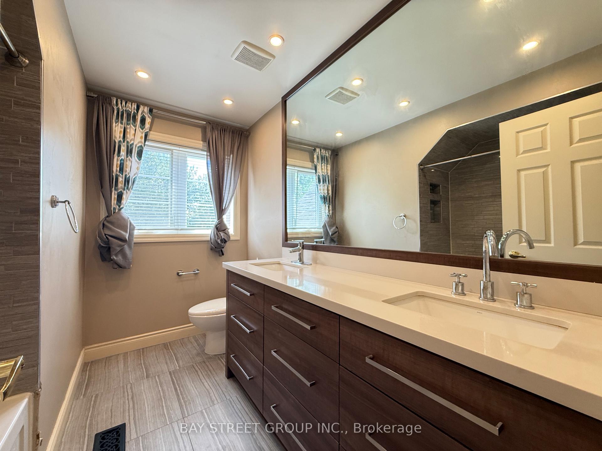 Photo 18 of 54 Earl Stewart Drive, Aurora, Bayview Wellington — HOMEH