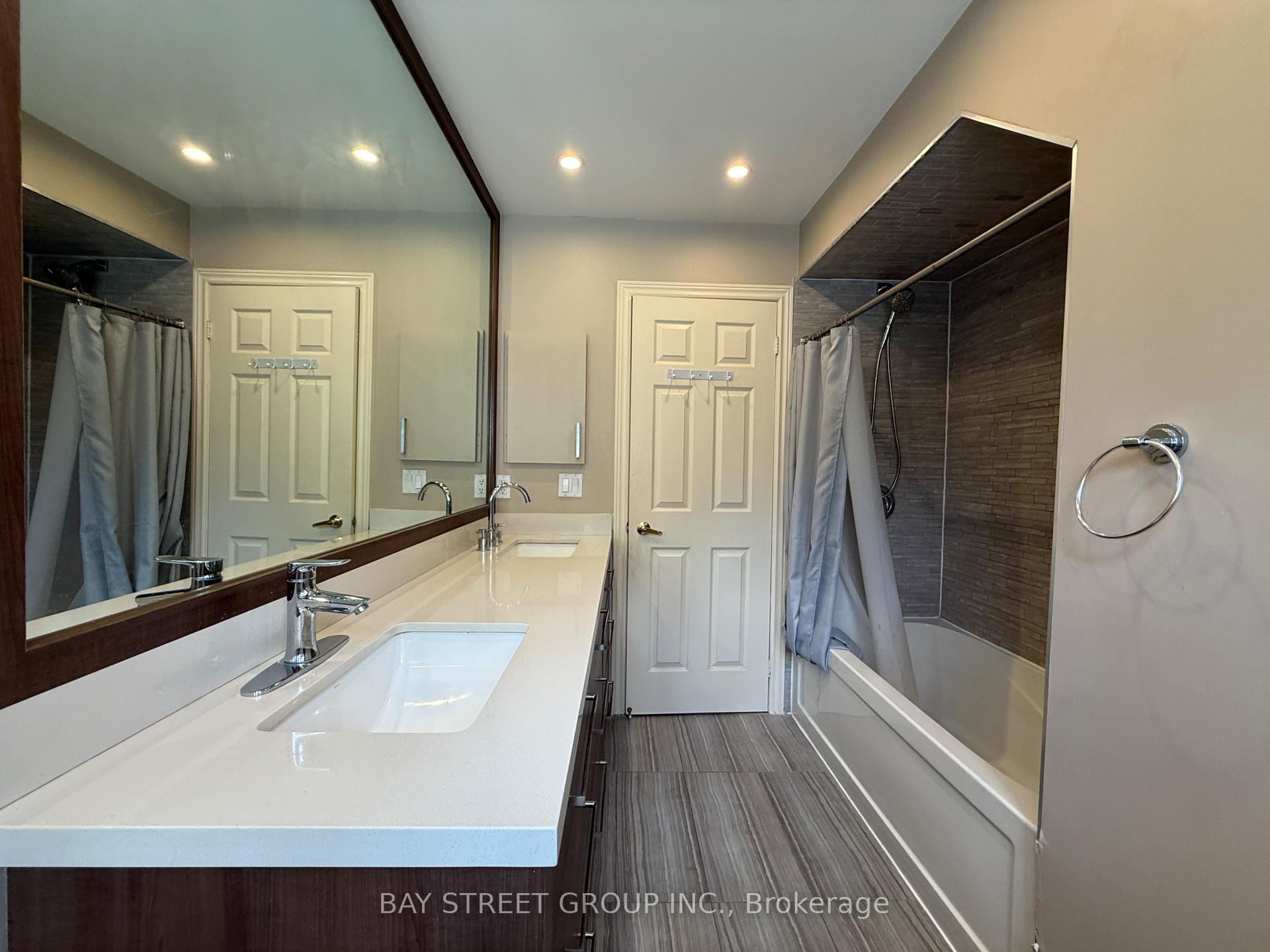 Photo 19 of 54 Earl Stewart Drive, Aurora, Bayview Wellington — HOMEH