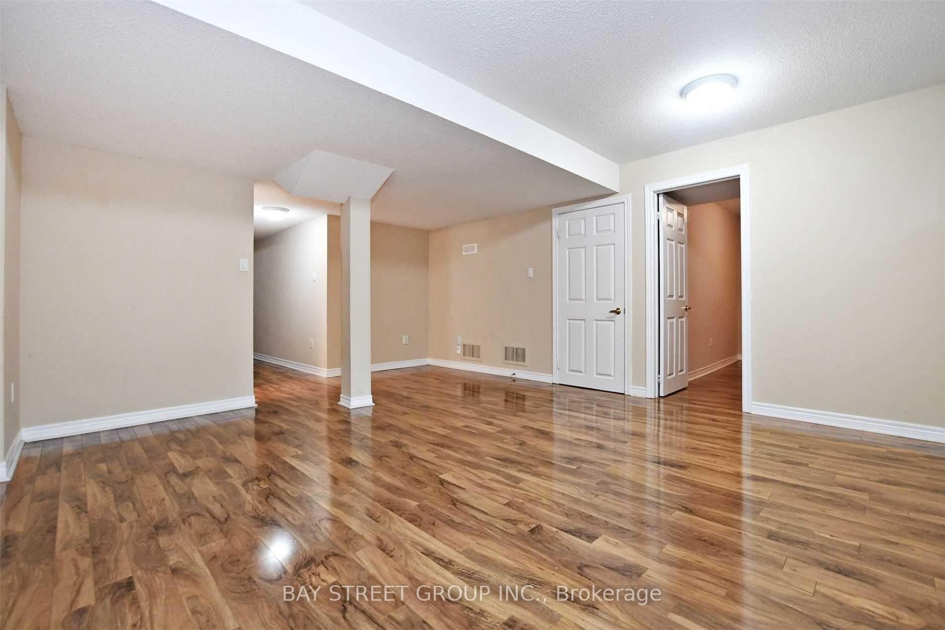 Photo 22 of 54 Earl Stewart Drive, Aurora, Bayview Wellington — HOMEH