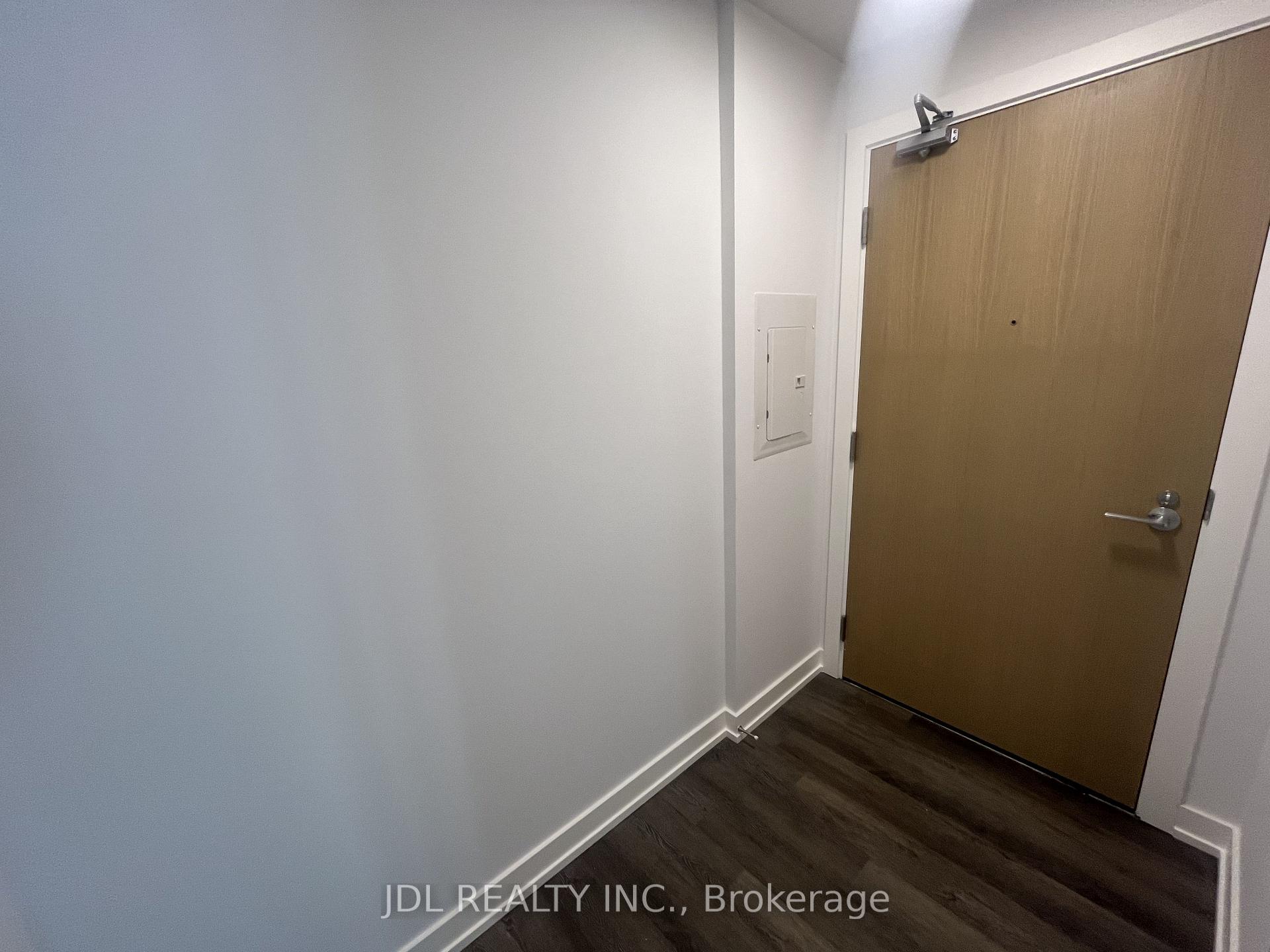 Photo 8 of 21 Meadowdale Road, Vaughan, Vaughan Corporate Centre — HOMEH