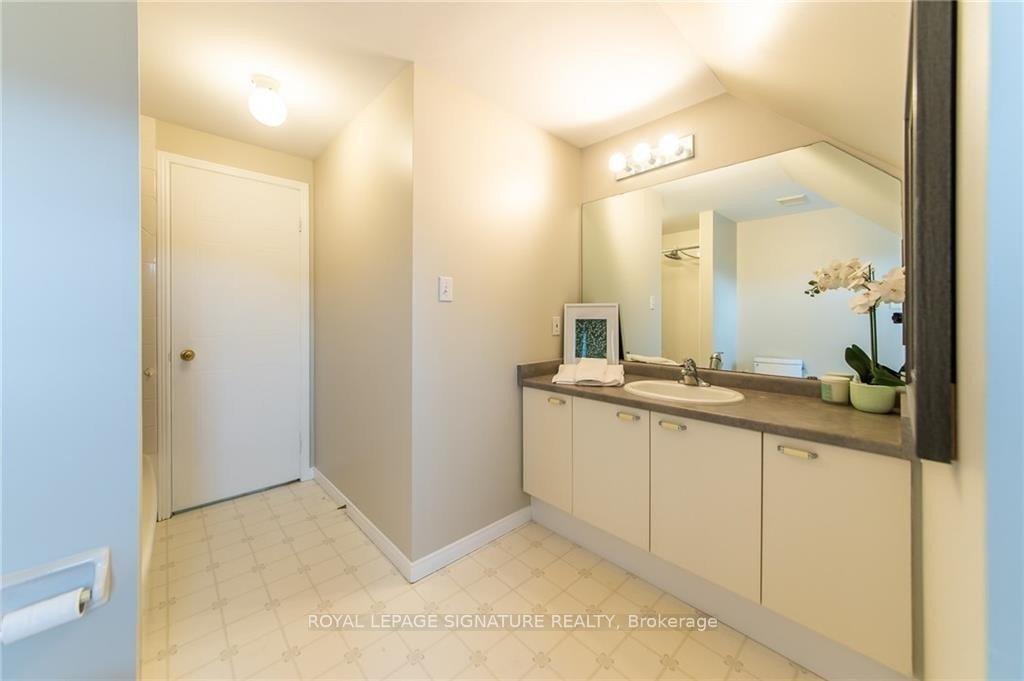 Photo 10 of 426 Downsview Place, Waterloo, Bridgeport — HOMEH