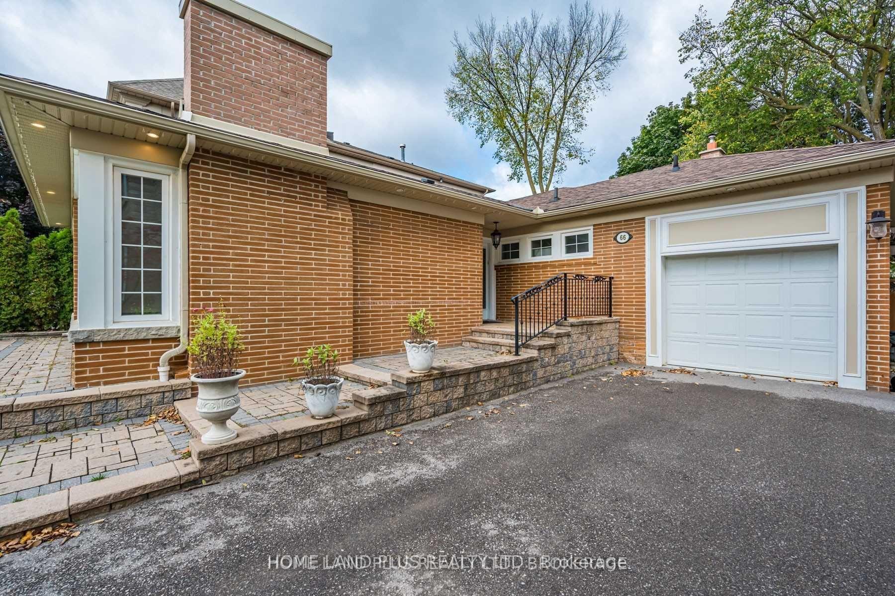 Photo 2 of 66 Munro Boulevard, North York, St. Andrew-Windfields — HOMEH