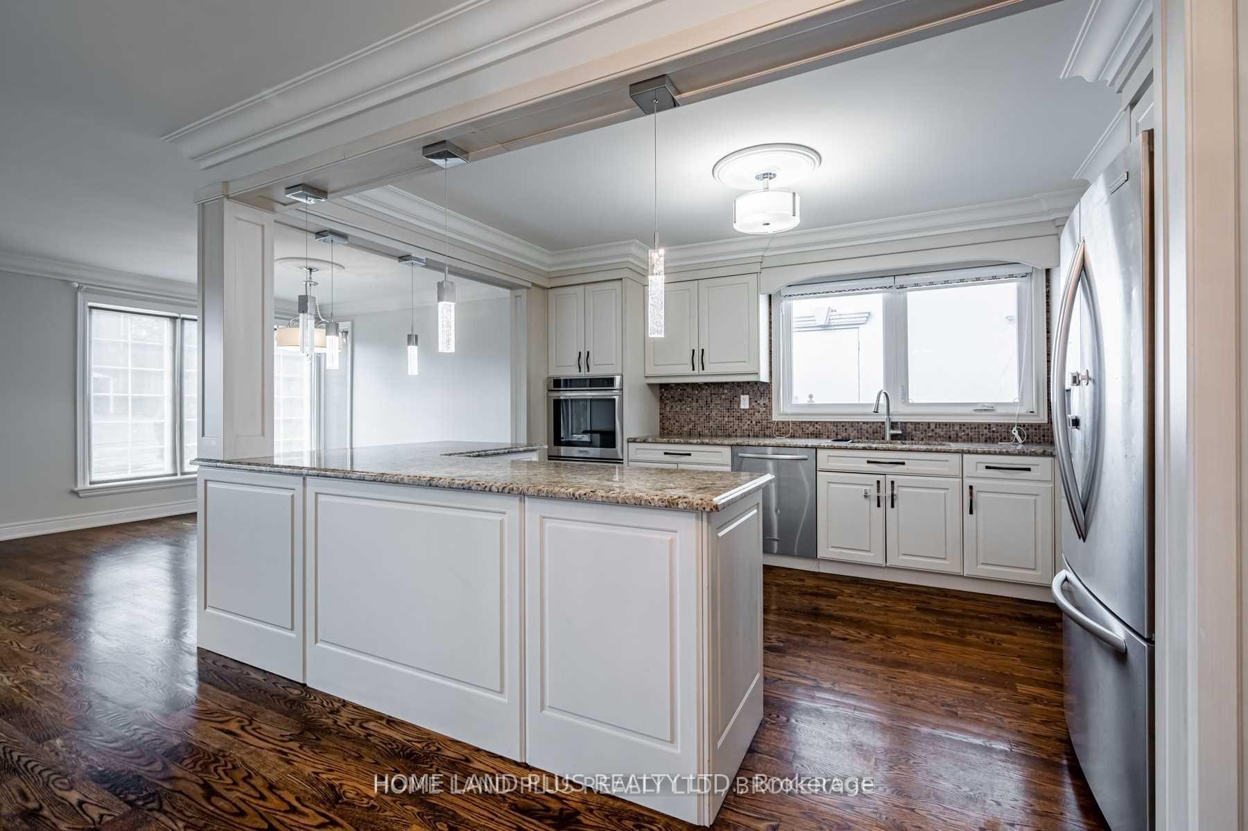 Photo 4 of 66 Munro Boulevard, North York, St. Andrew-Windfields — HOMEH