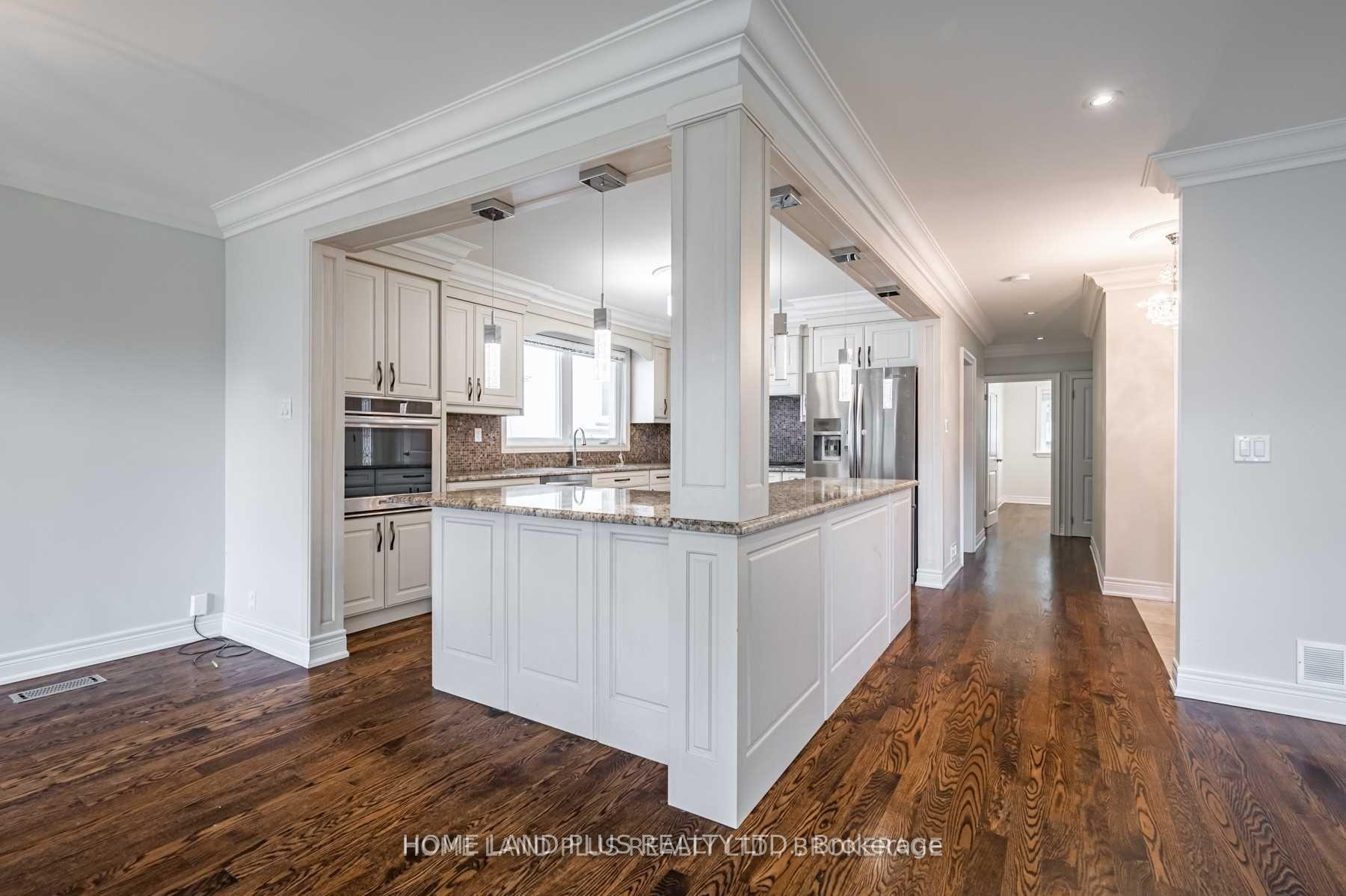 Photo 5 of 66 Munro Boulevard, North York, St. Andrew-Windfields — HOMEH