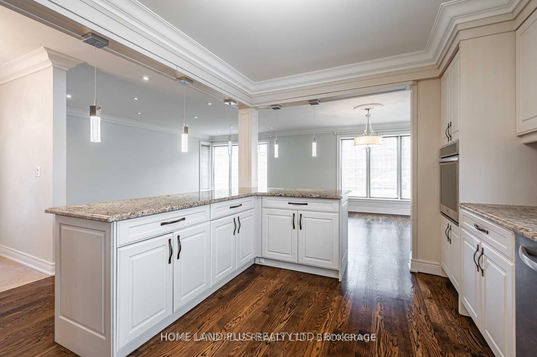Photo 7 of 66 Munro Boulevard, North York, St. Andrew-Windfields — HOMEH