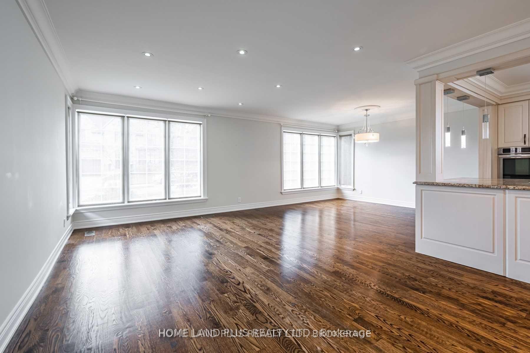 Photo 8 of 66 Munro Boulevard, North York, St. Andrew-Windfields — HOMEH