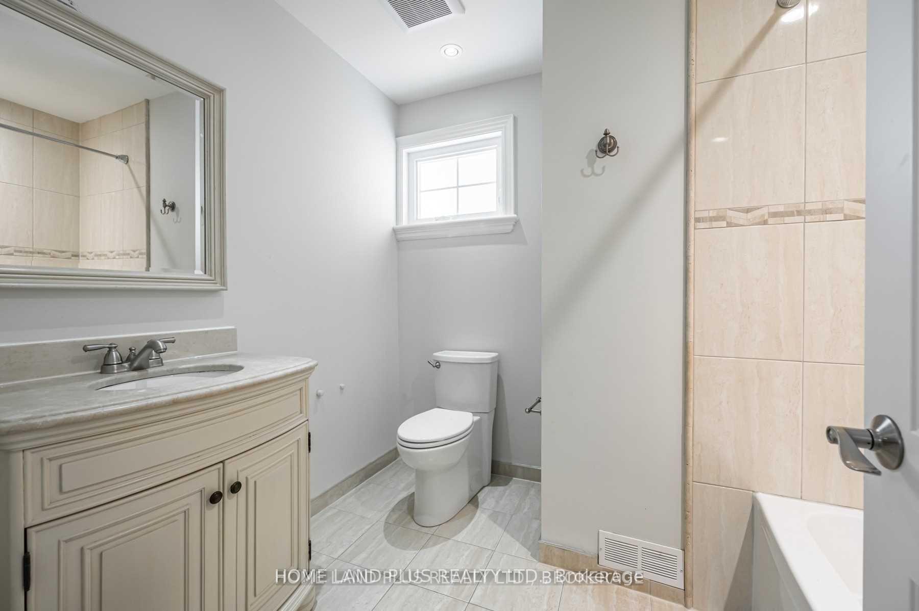 Photo 13 of 66 Munro Boulevard, North York, St. Andrew-Windfields — HOMEH