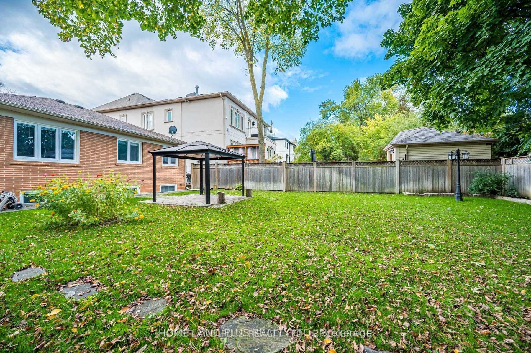 Photo 32 of 66 Munro Boulevard, North York, St. Andrew-Windfields — HOMEH