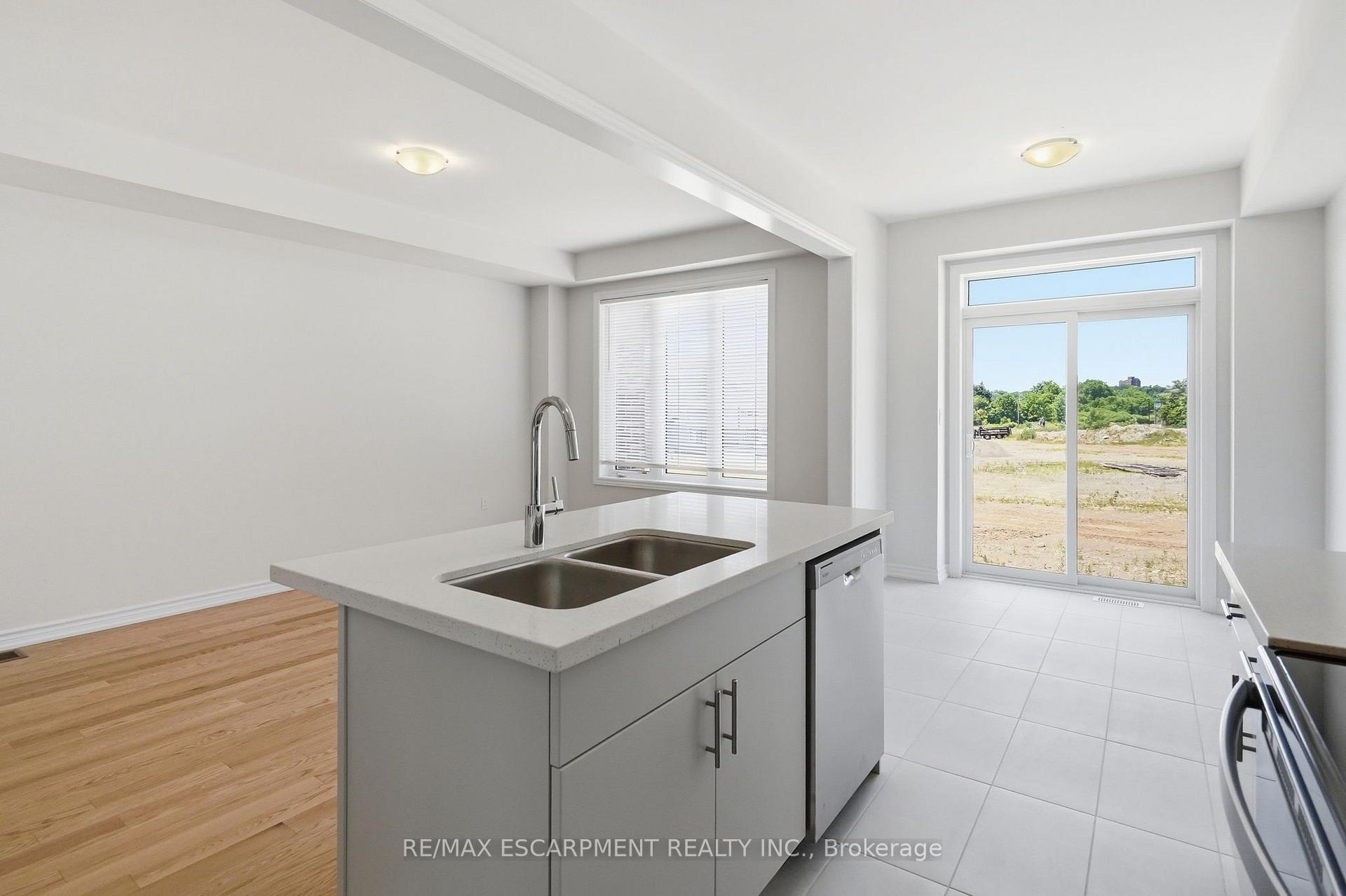 Photo 22 of 21 Chapman Road, Brant, Paris — HOMEH