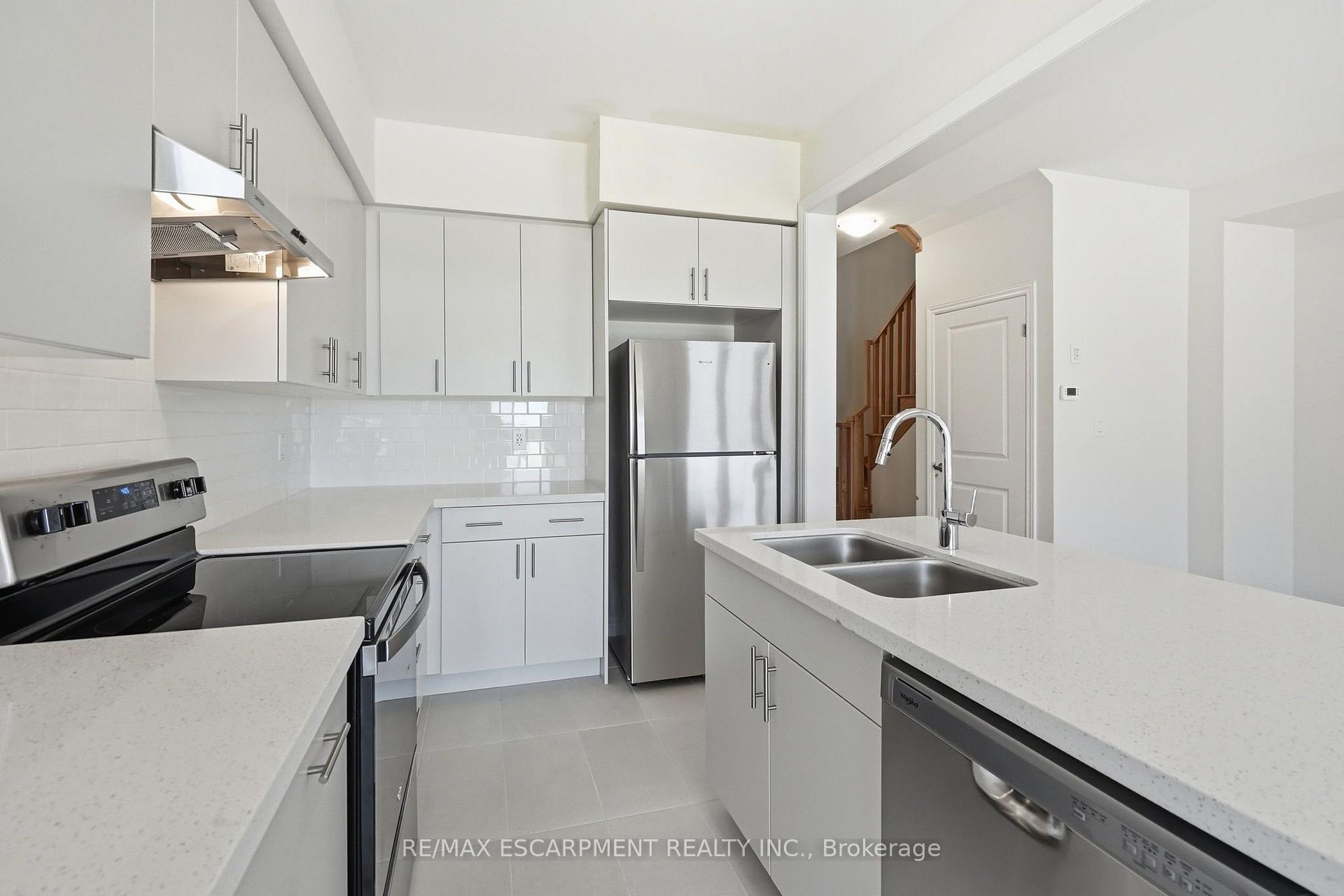 Photo 23 of 21 Chapman Road, Brant, Paris — HOMEH