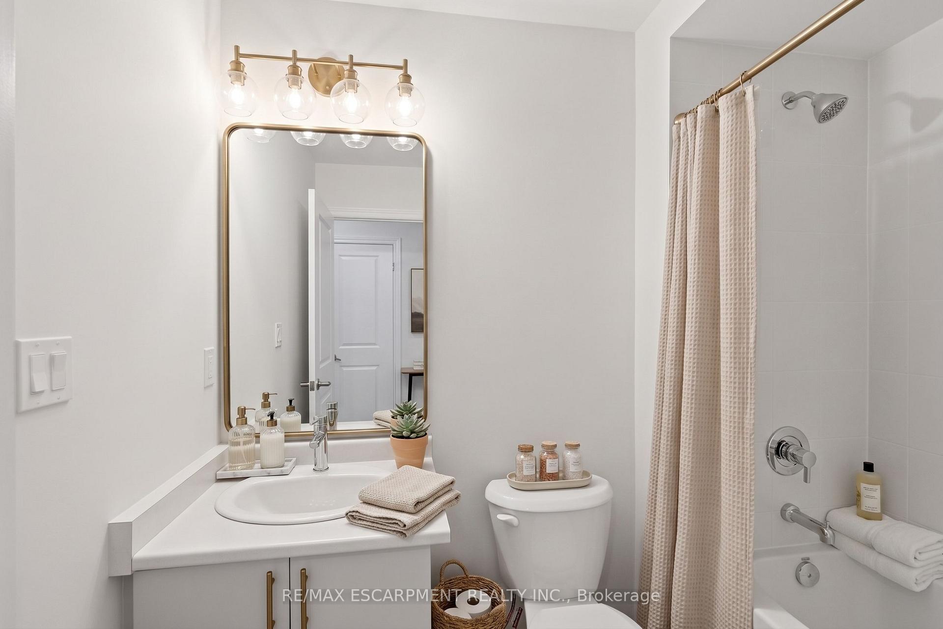 Photo 36 of 21 Chapman Road, Brant, Paris — HOMEH