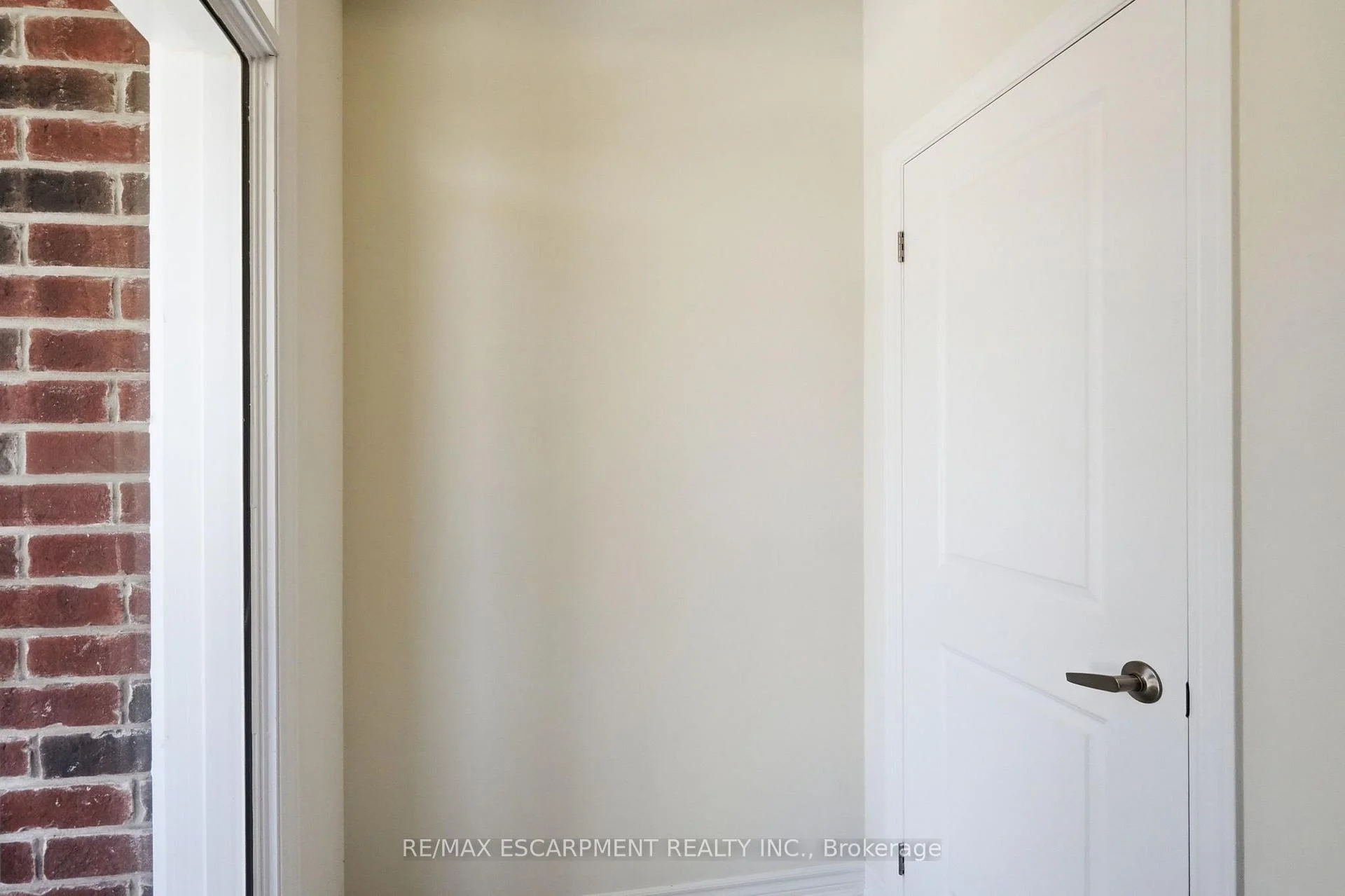 Photo 8 of 21 Chapman Road, Brant, Paris — HOMEH