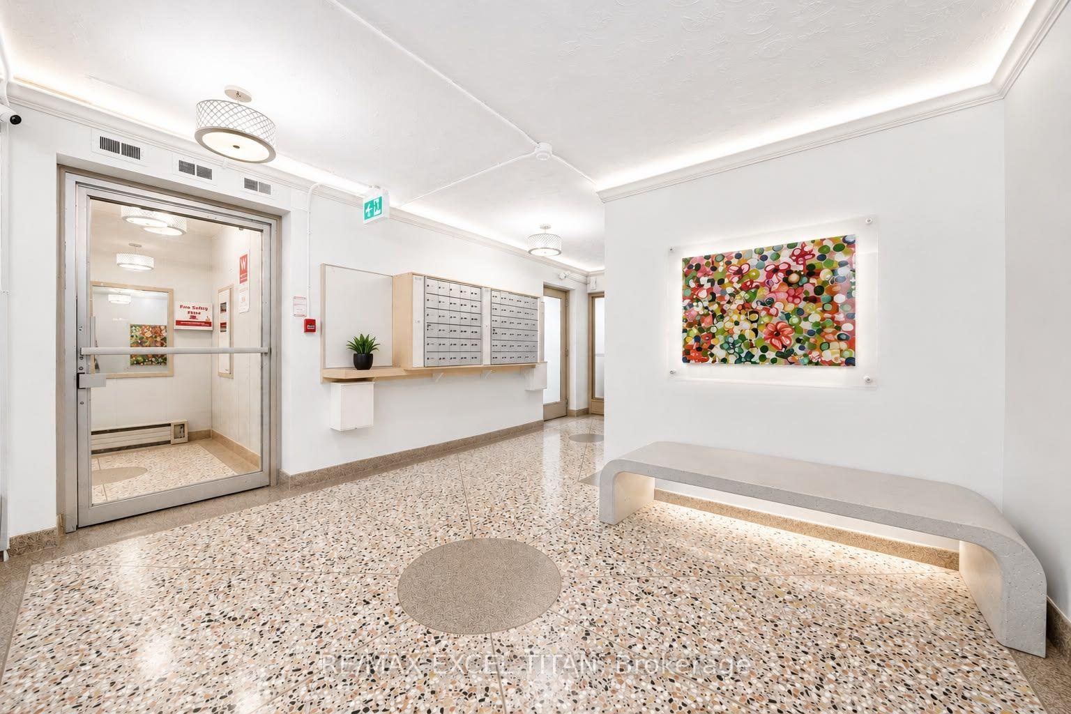 Photo 3 of Unit 108, 2895 Bathurst Street, Toronto, Bedford Park-Nortown — HOMEH