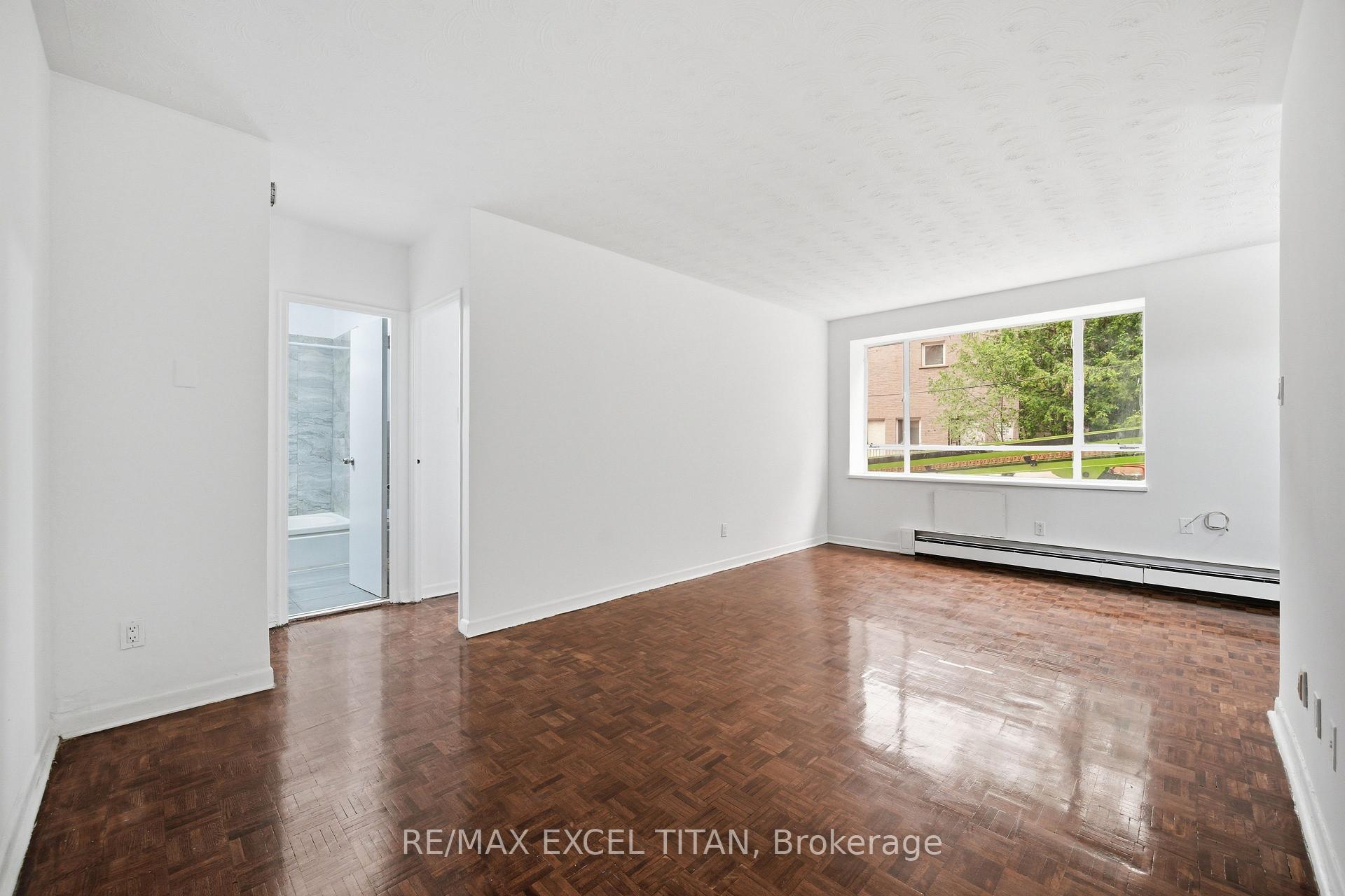 Photo 4 of Unit 108, 2895 Bathurst Street, Toronto, Bedford Park-Nortown — HOMEH