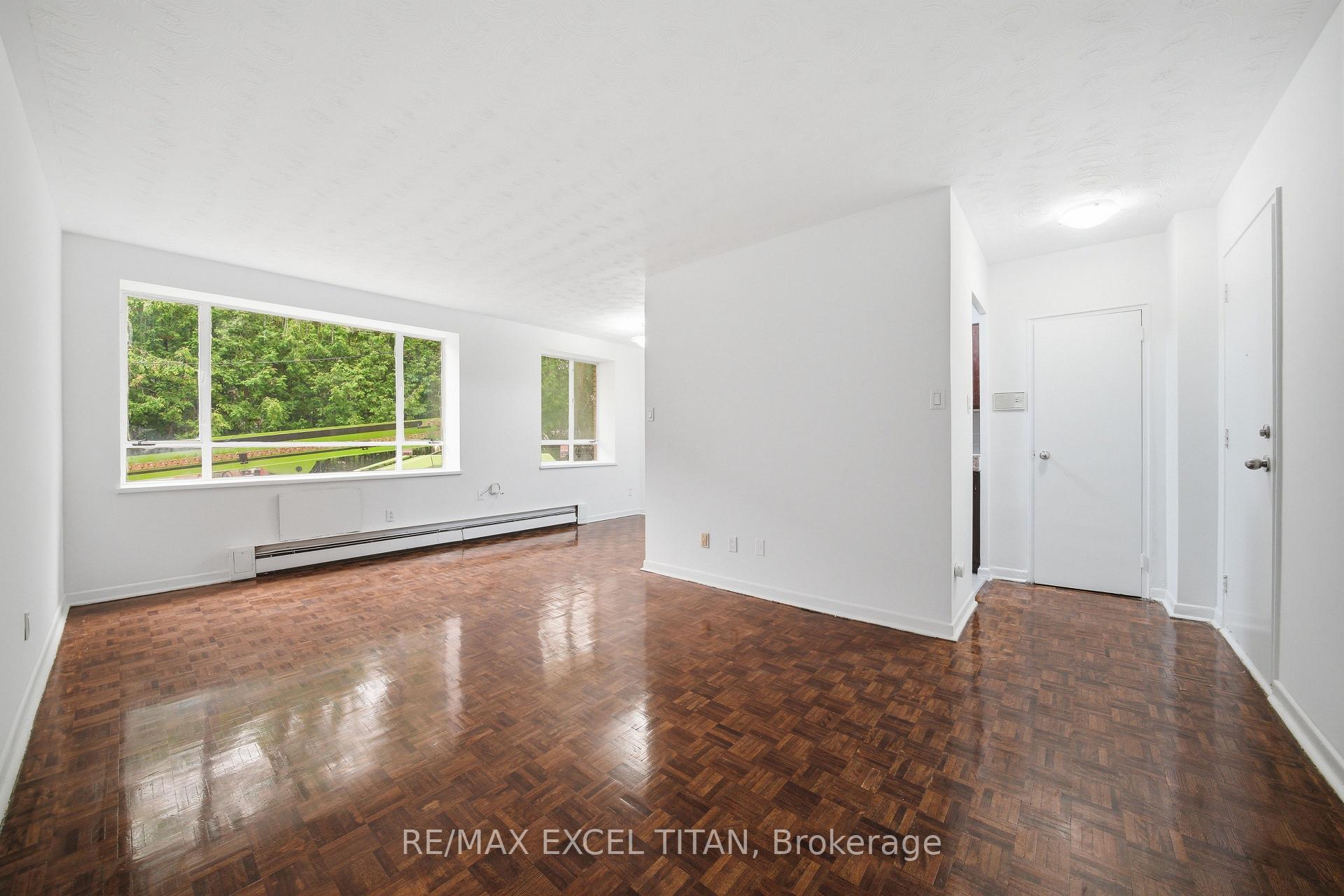 Photo 5 of Unit 108, 2895 Bathurst Street, Toronto, Bedford Park-Nortown — HOMEH