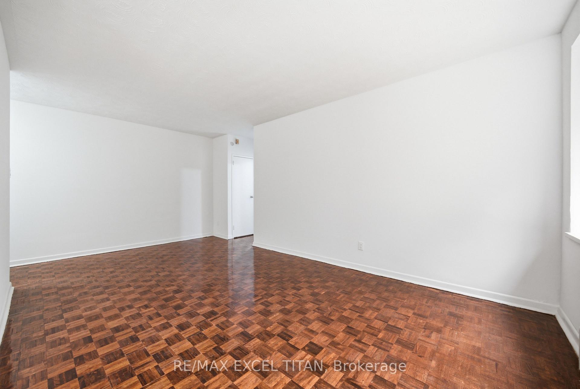 Photo 6 of Unit 108, 2895 Bathurst Street, Toronto, Bedford Park-Nortown — HOMEH