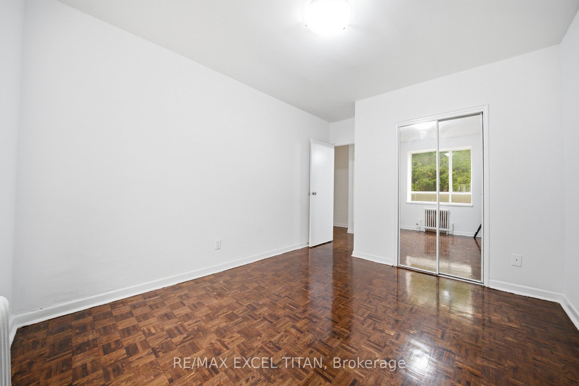 Photo 7 of Unit 108, 2895 Bathurst Street, Toronto, Bedford Park-Nortown — HOMEH
