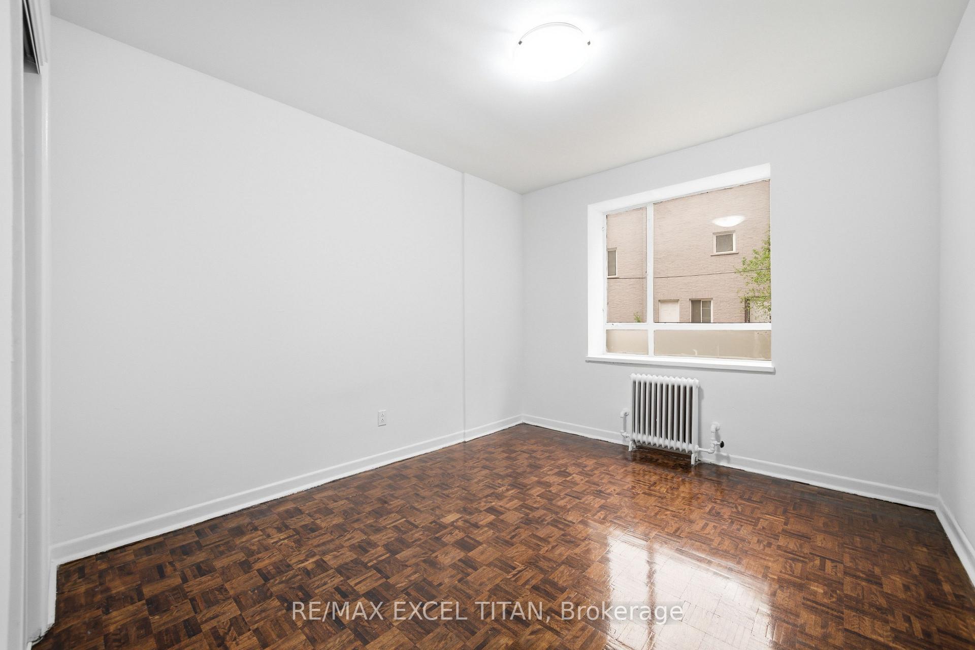 Photo 8 of Unit 108, 2895 Bathurst Street, Toronto, Bedford Park-Nortown — HOMEH