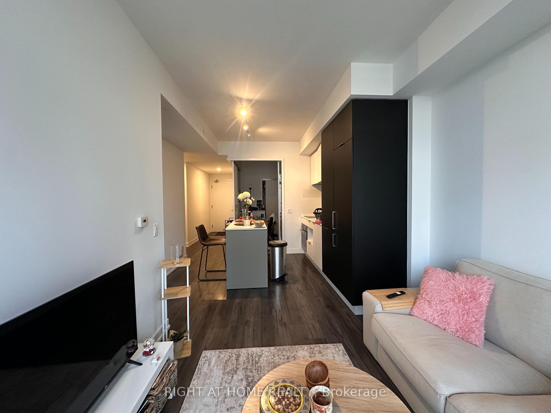 Front of Unit 1708, 33 Helendale Avenue