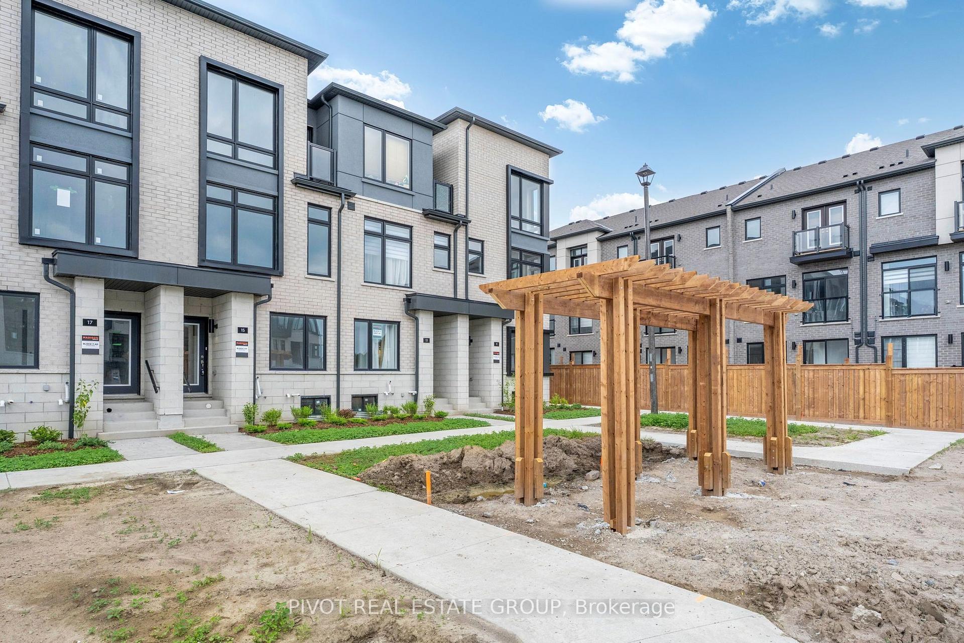 Photo 2 of 15 Pluto Way, Whitby, Brooklin — HOMEH