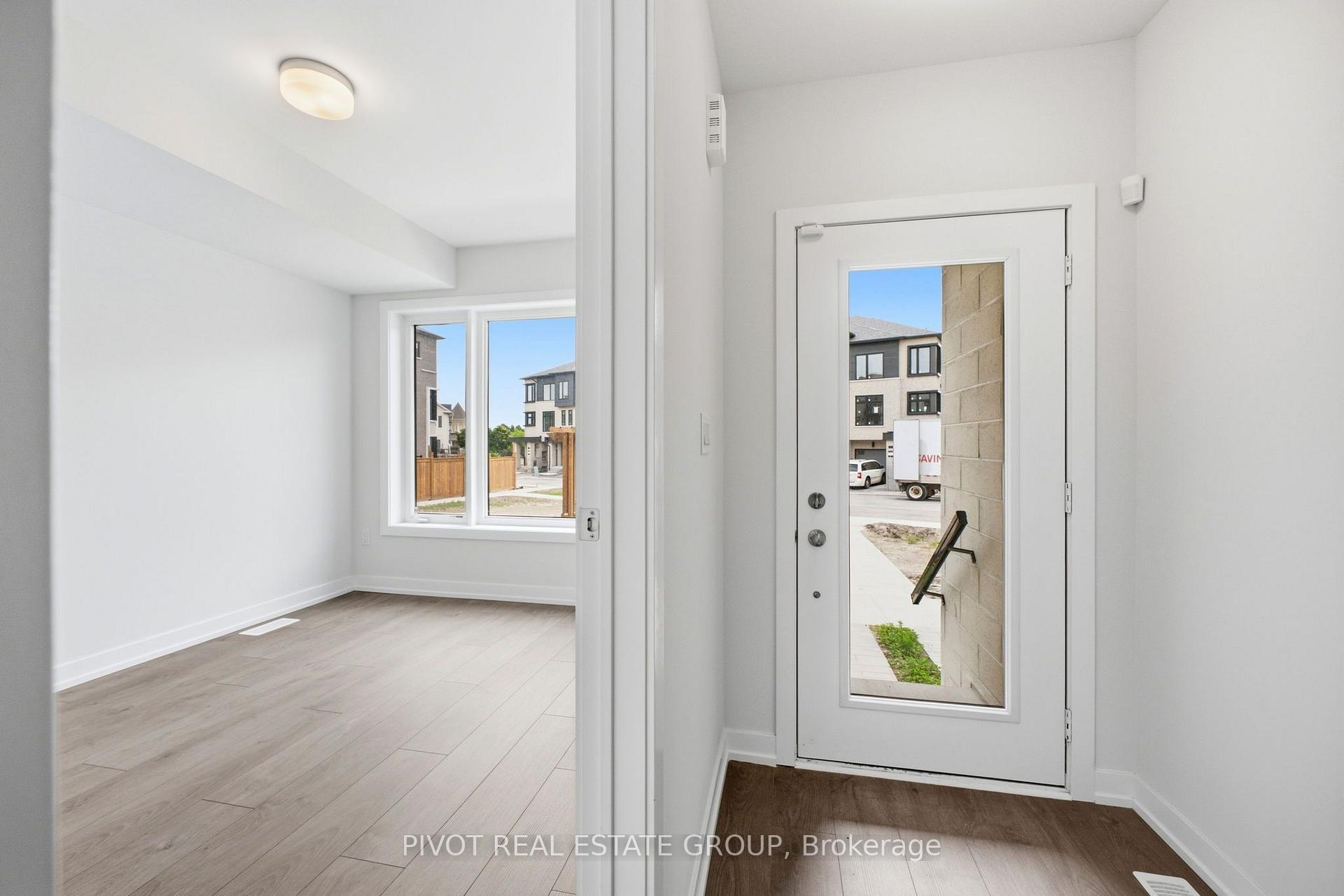 Photo 4 of 15 Pluto Way, Whitby, Brooklin — HOMEH