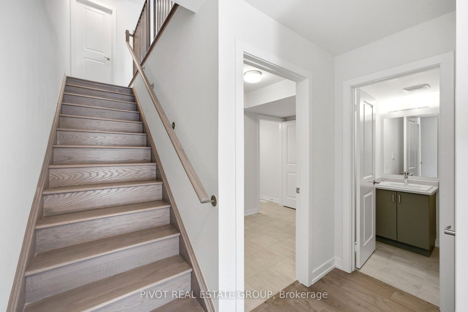 Photo 7 of 15 Pluto Way, Whitby, Brooklin — HOMEH