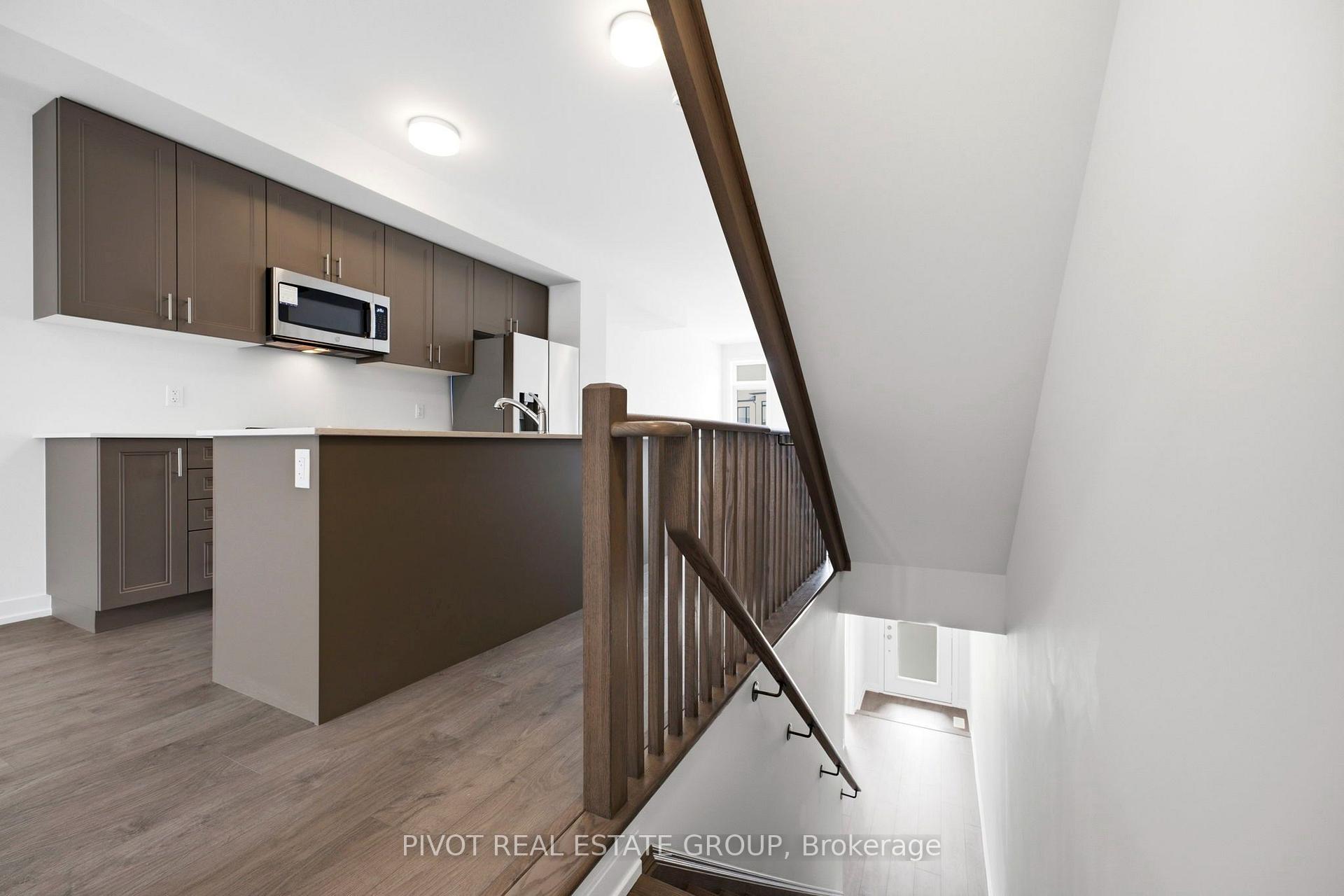 Photo 10 of 15 Pluto Way, Whitby, Brooklin — HOMEH
