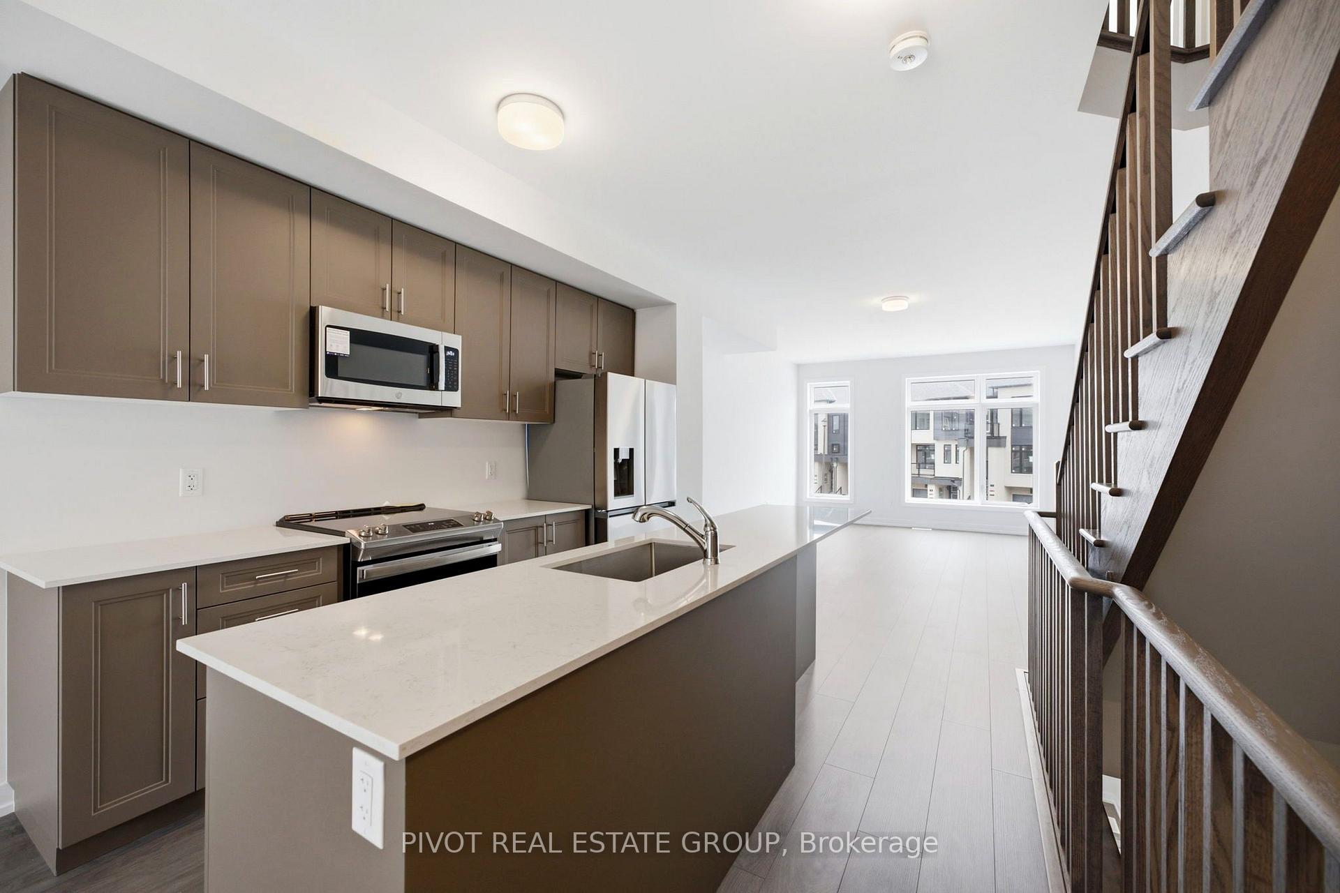 Photo 12 of 15 Pluto Way, Whitby, Brooklin — HOMEH