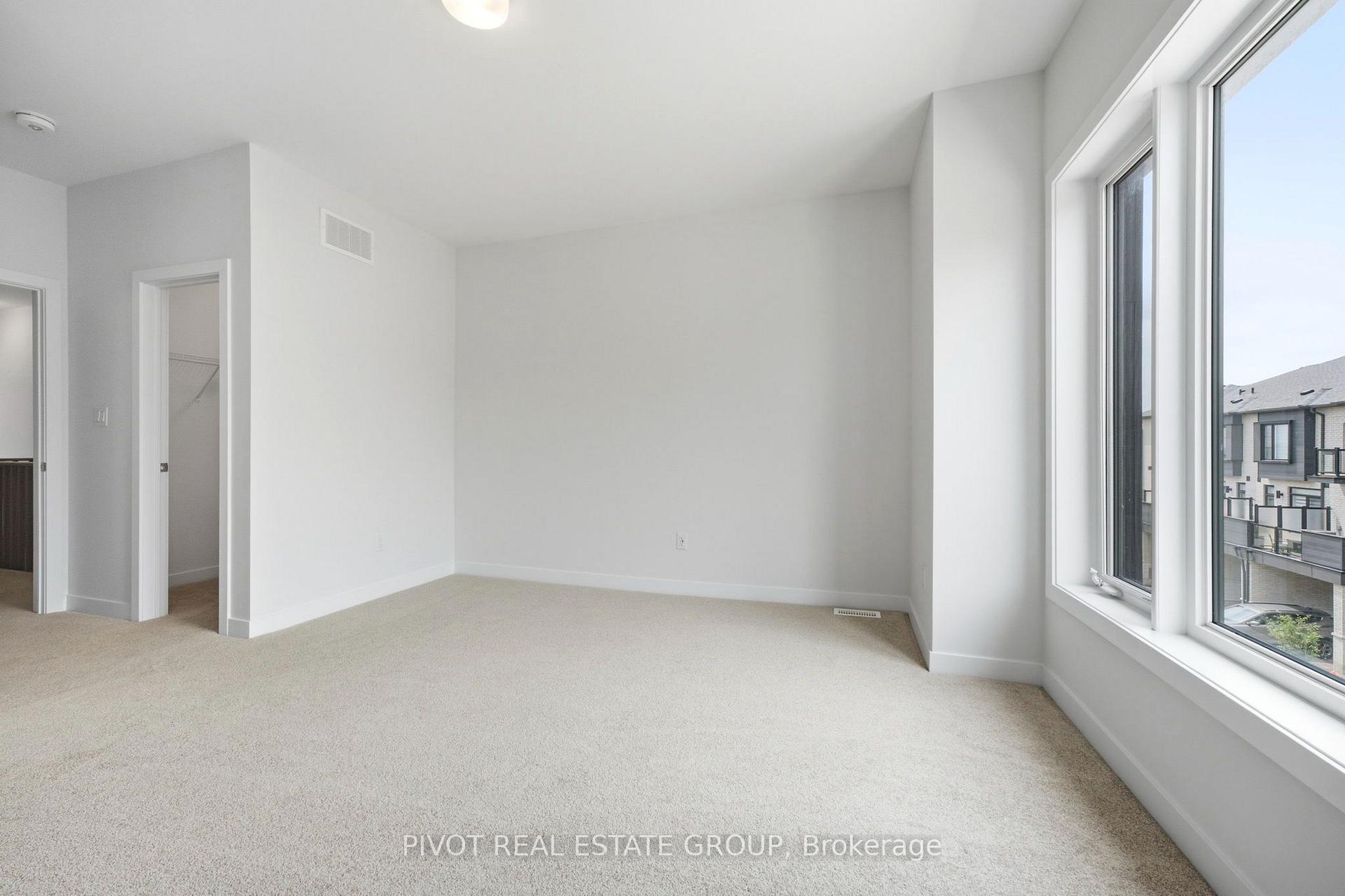 Photo 25 of 15 Pluto Way, Whitby, Brooklin — HOMEH