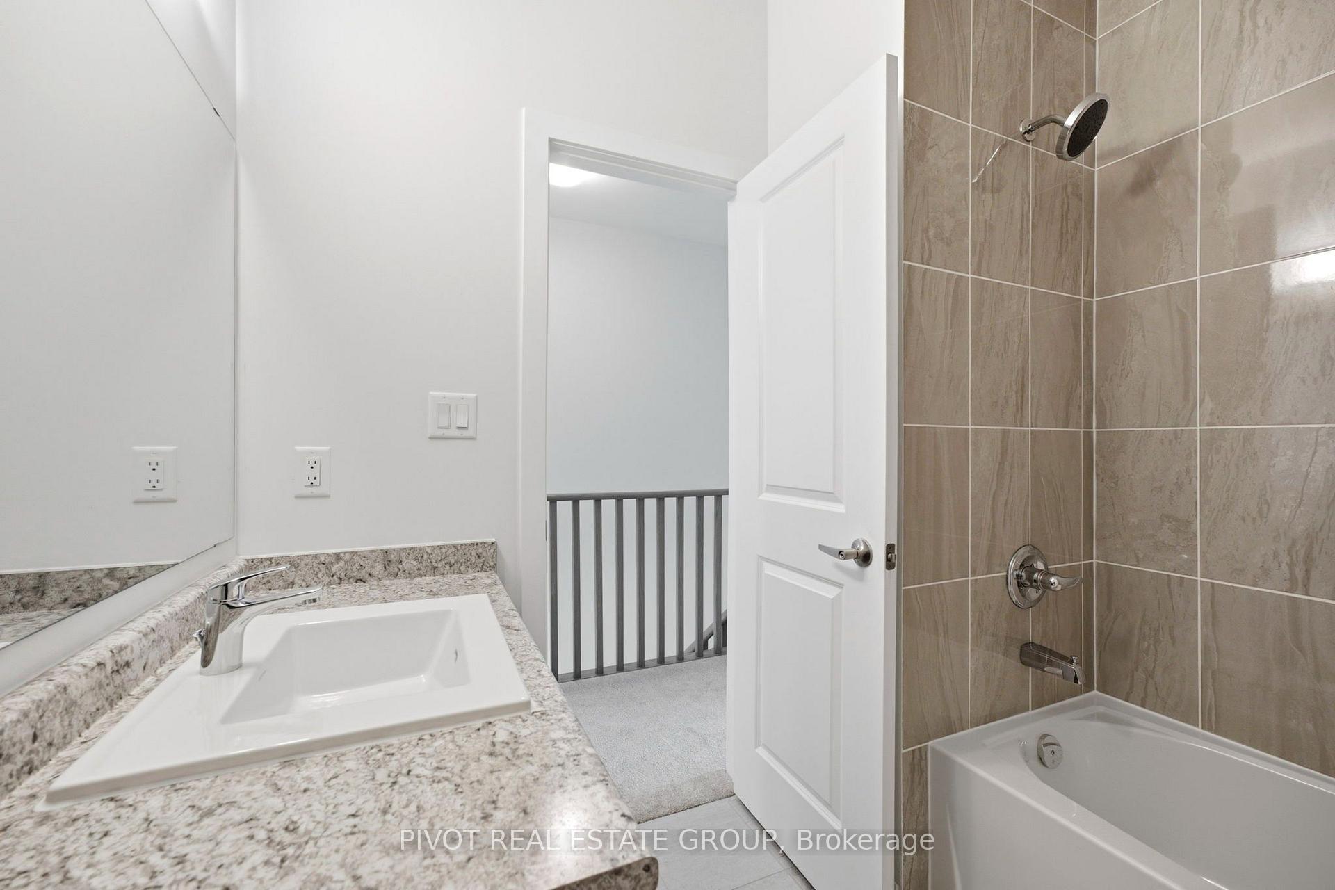 Photo 27 of 15 Pluto Way, Whitby, Brooklin — HOMEH