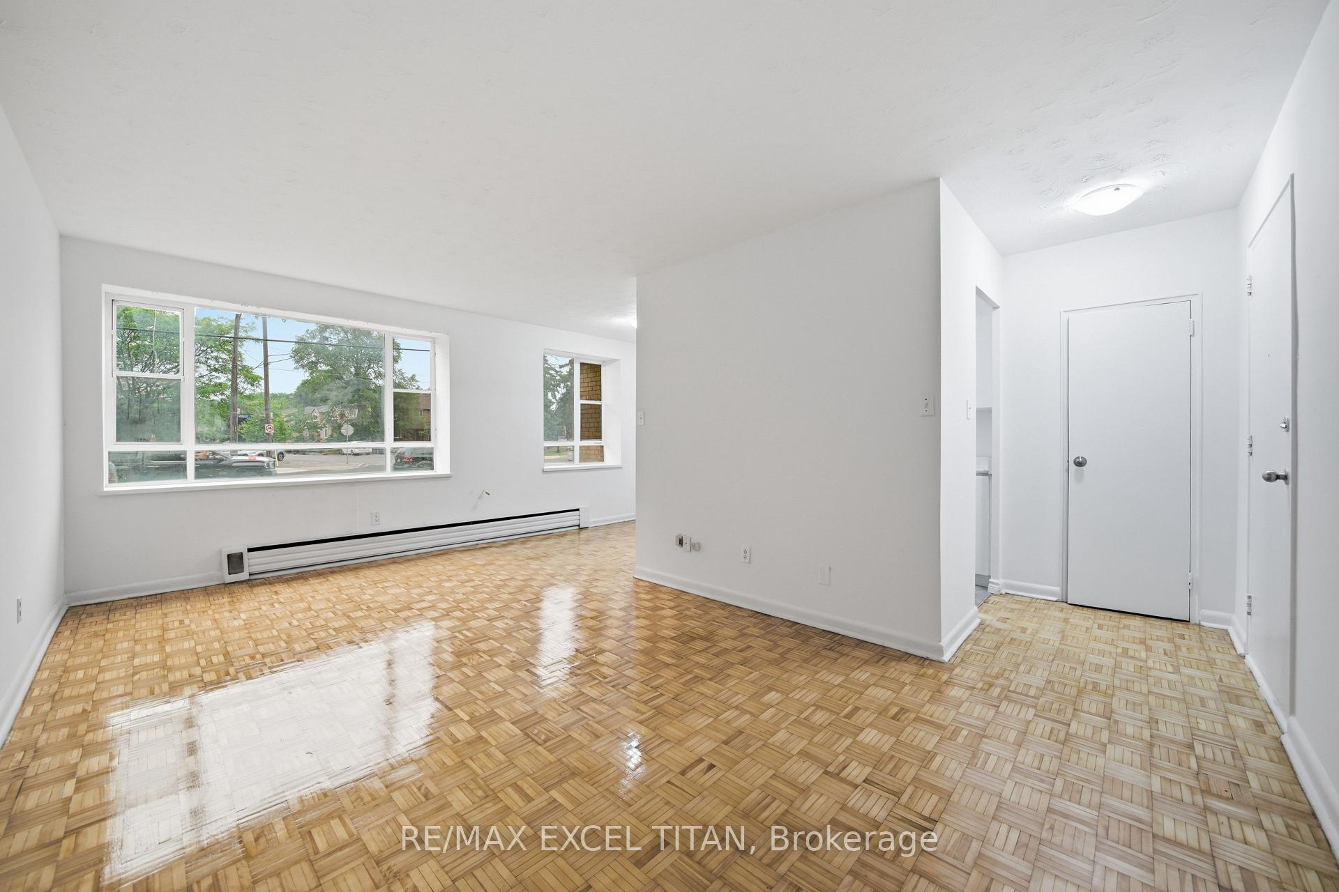 Photo 4 of Unit 111, 2895 Bathurst Street, Toronto, Bedford Park-Nortown — HOMEH