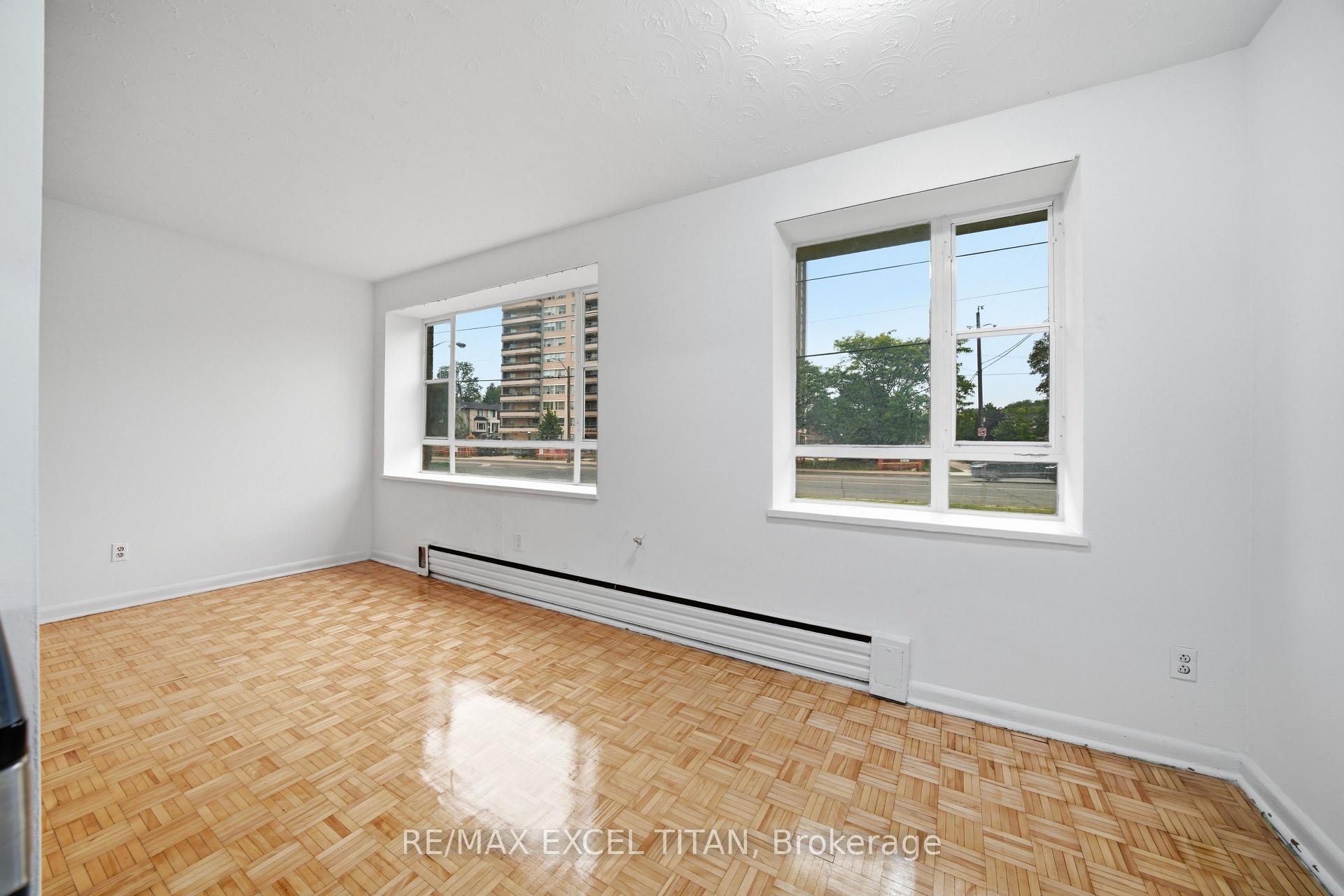 Photo 9 of Unit 111, 2895 Bathurst Street, Toronto, Bedford Park-Nortown — HOMEH