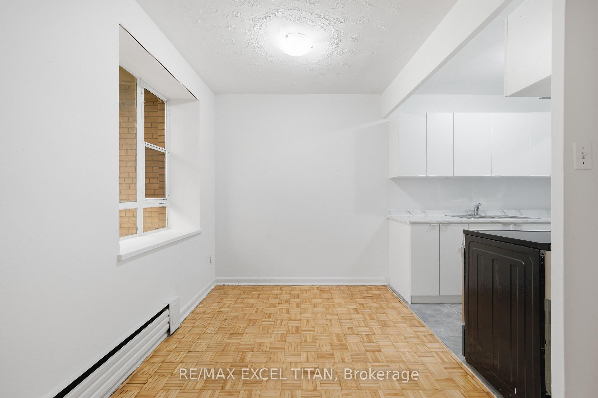 Photo 10 of Unit 111, 2895 Bathurst Street, Toronto, Bedford Park-Nortown — HOMEH