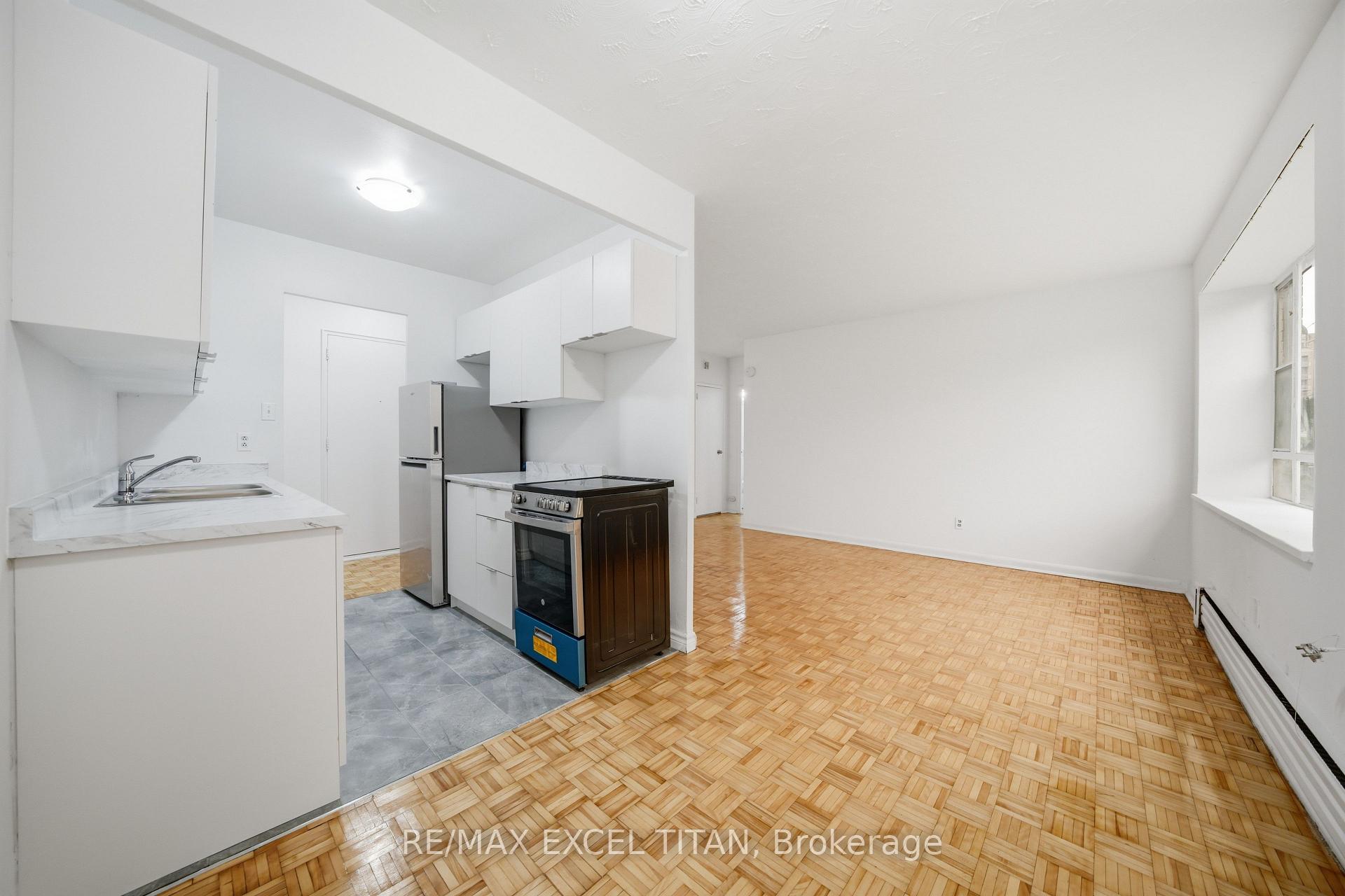 Photo 11 of Unit 111, 2895 Bathurst Street, Toronto, Bedford Park-Nortown — HOMEH