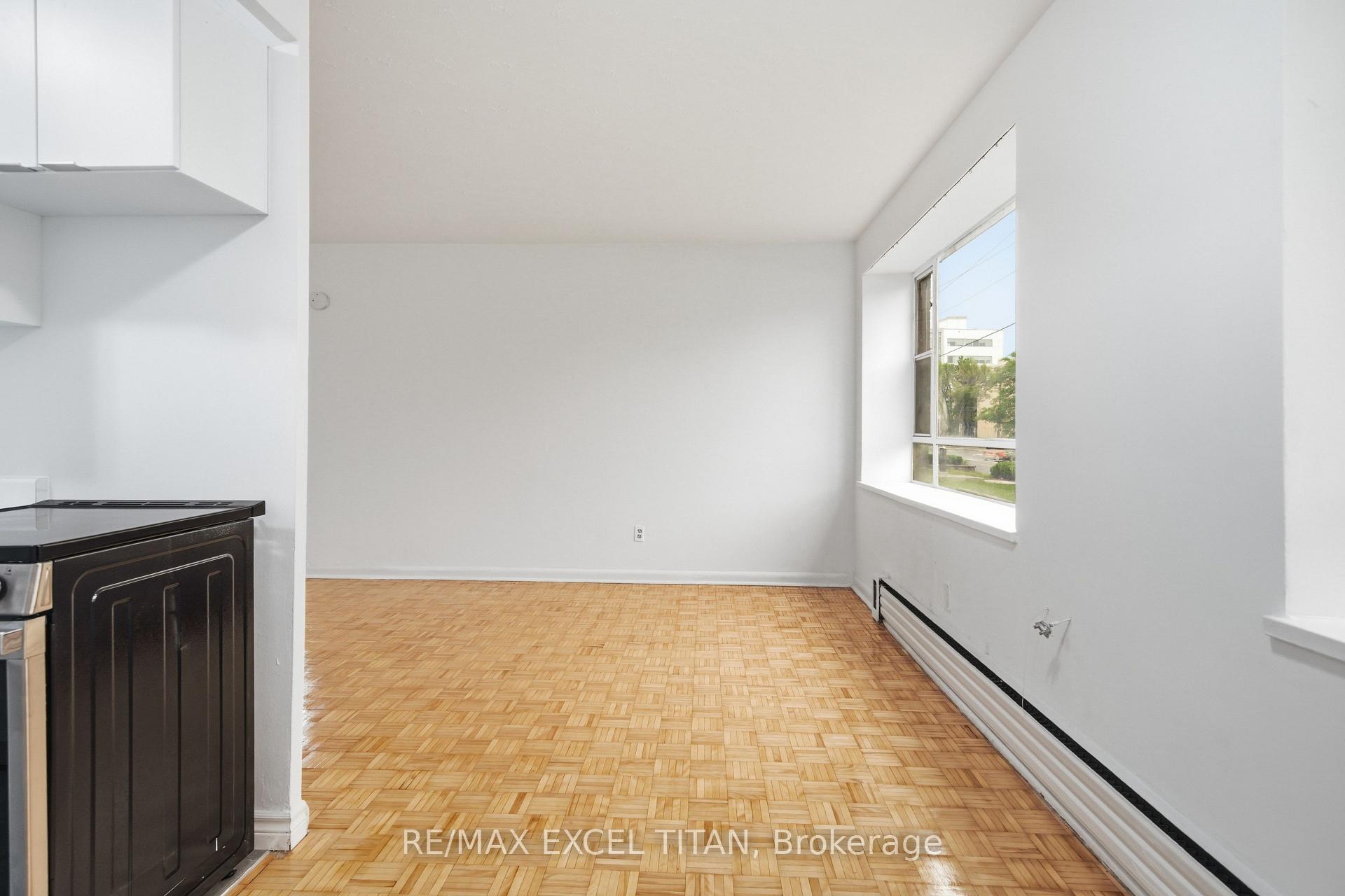 Photo 12 of Unit 111, 2895 Bathurst Street, Toronto, Bedford Park-Nortown — HOMEH