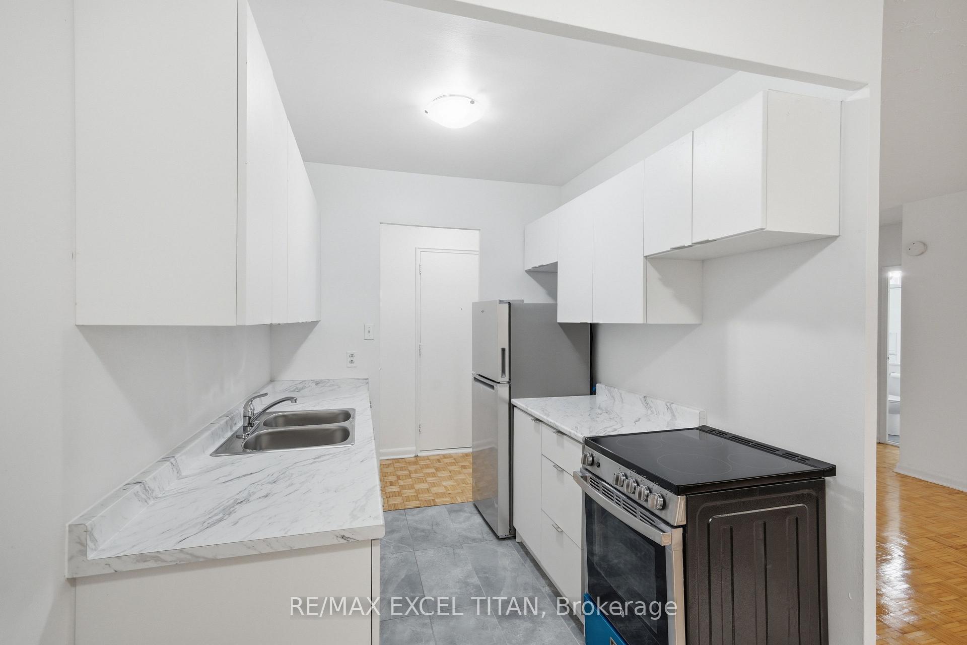 Photo 13 of Unit 111, 2895 Bathurst Street, Toronto, Bedford Park-Nortown — HOMEH