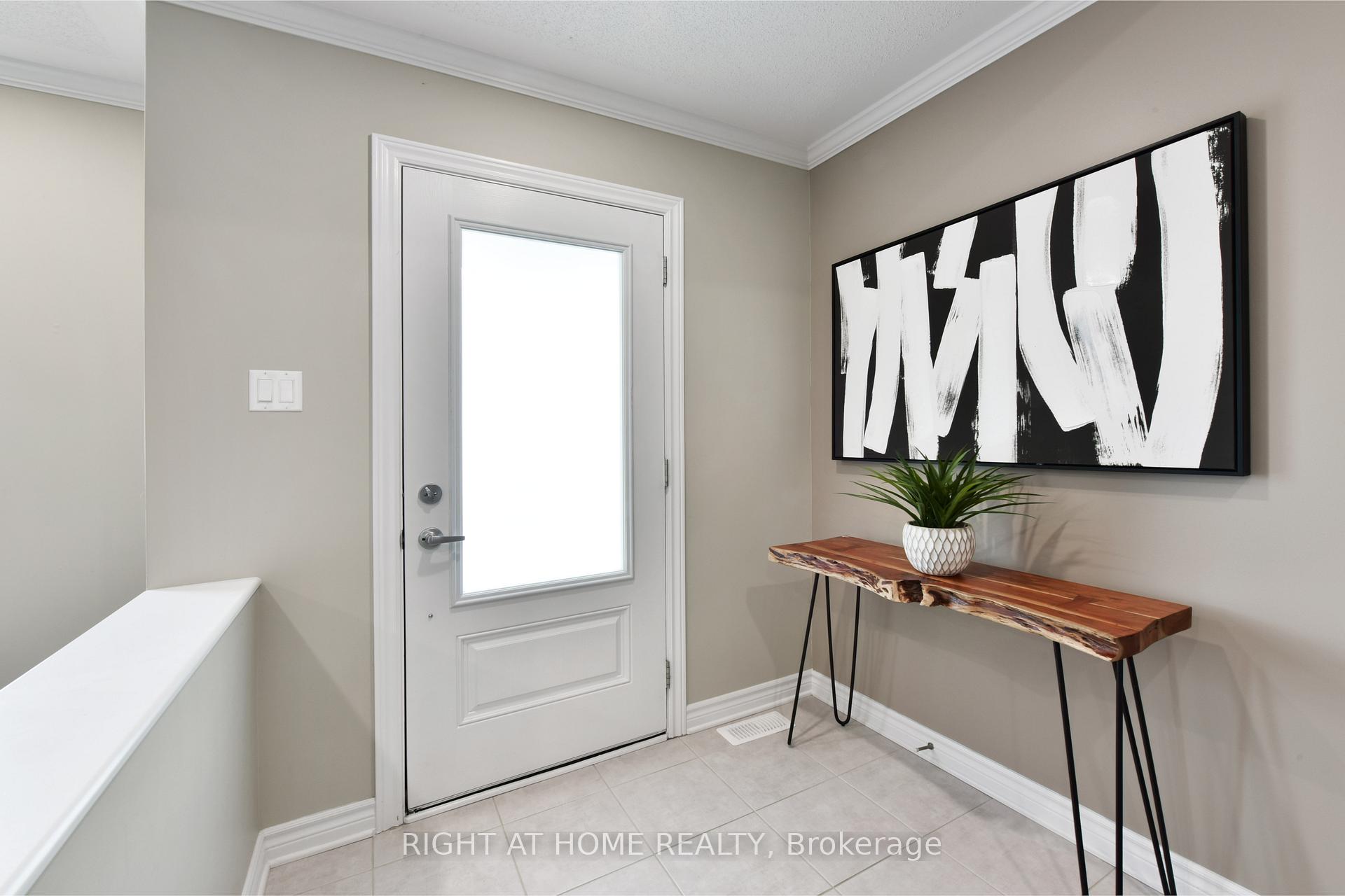 Photo 2 of 520 Silvertip Lane, Ottawa, Kanata - Kanata Lakes/Heritage Hills — HOMEH